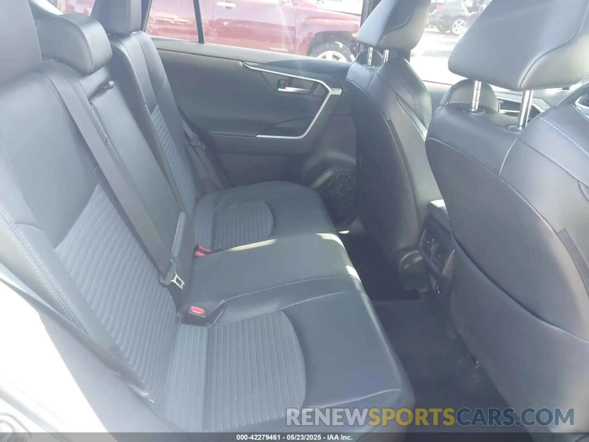 8 fotografías del automóvil dañado JTMEWRFV9KJ006324 TOYOTA RAV4 HYBRID 2019
