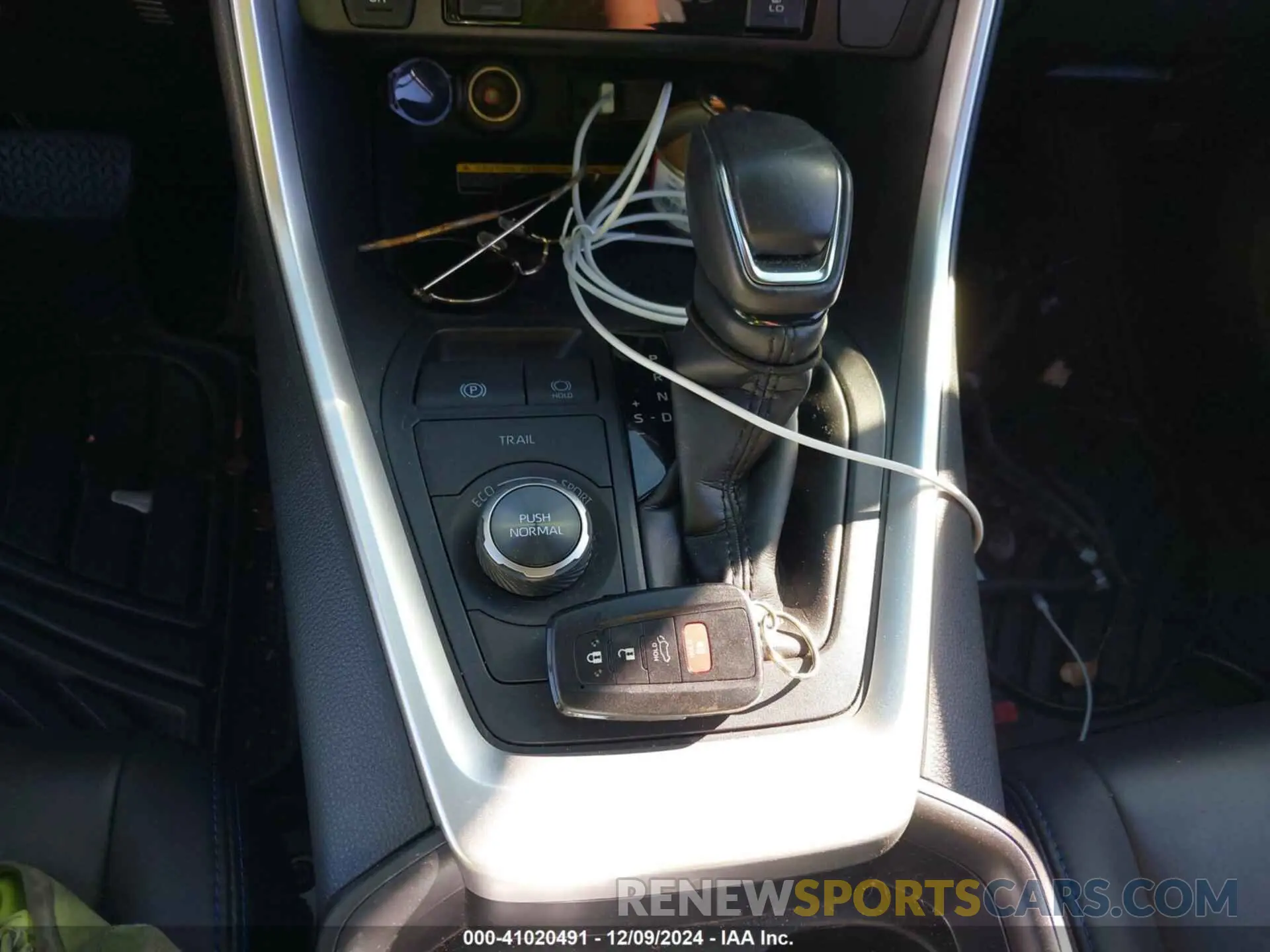 11 fotografías del automóvil dañado JTMEWRFVXKD505289 TOYOTA RAV4 HYBRID 2019