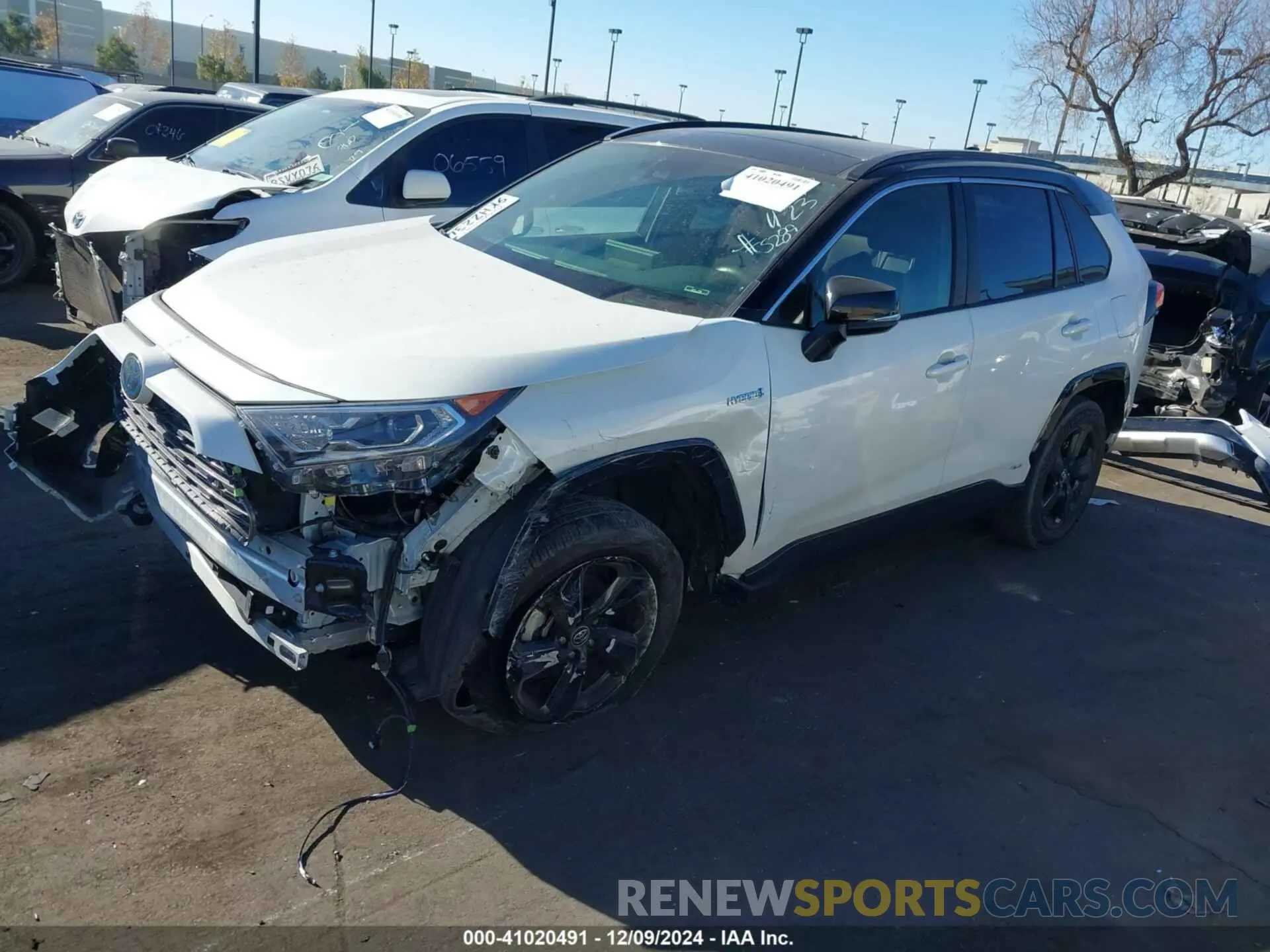 2 fotografías del automóvil dañado JTMEWRFVXKD505289 TOYOTA RAV4 HYBRID 2019