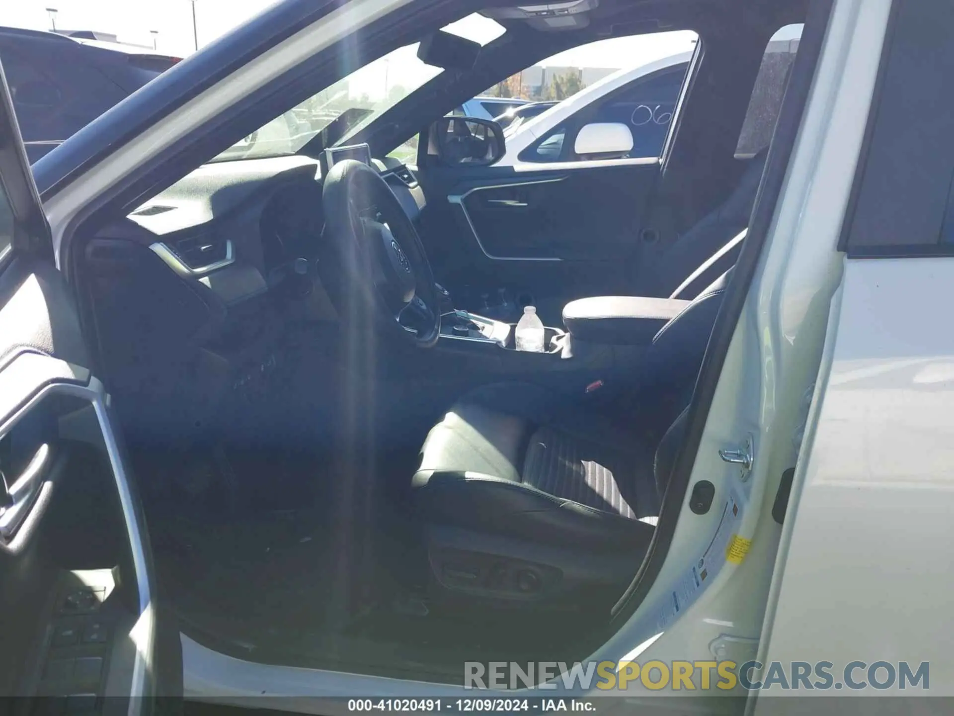 5 fotografías del automóvil dañado JTMEWRFVXKD505289 TOYOTA RAV4 HYBRID 2019