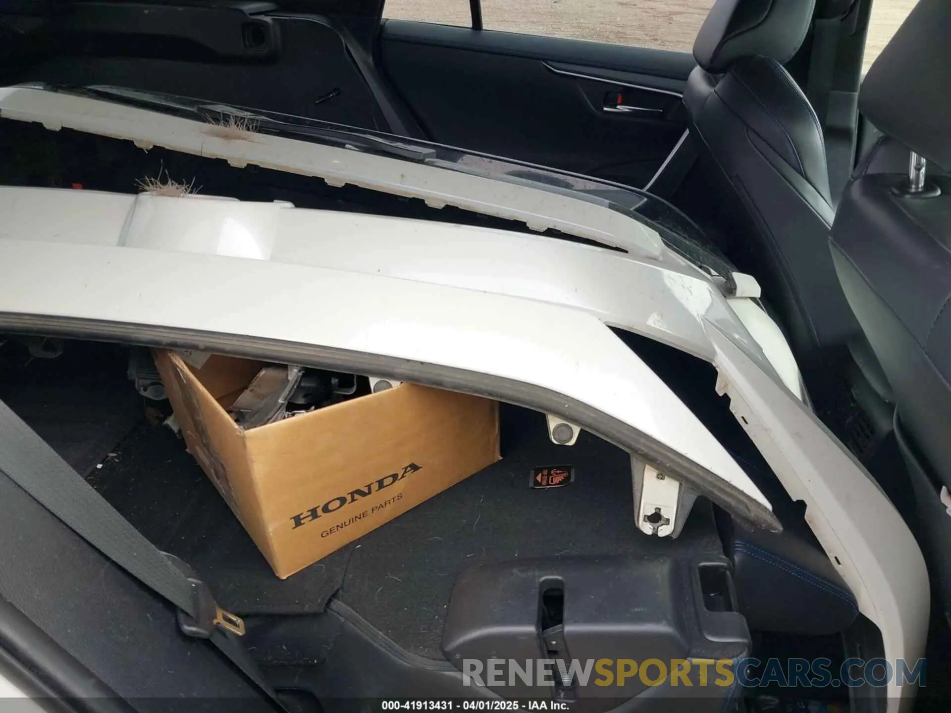 8 fotografías del automóvil dañado JTMEWRFVXKD511853 TOYOTA RAV4 HYBRID 2019