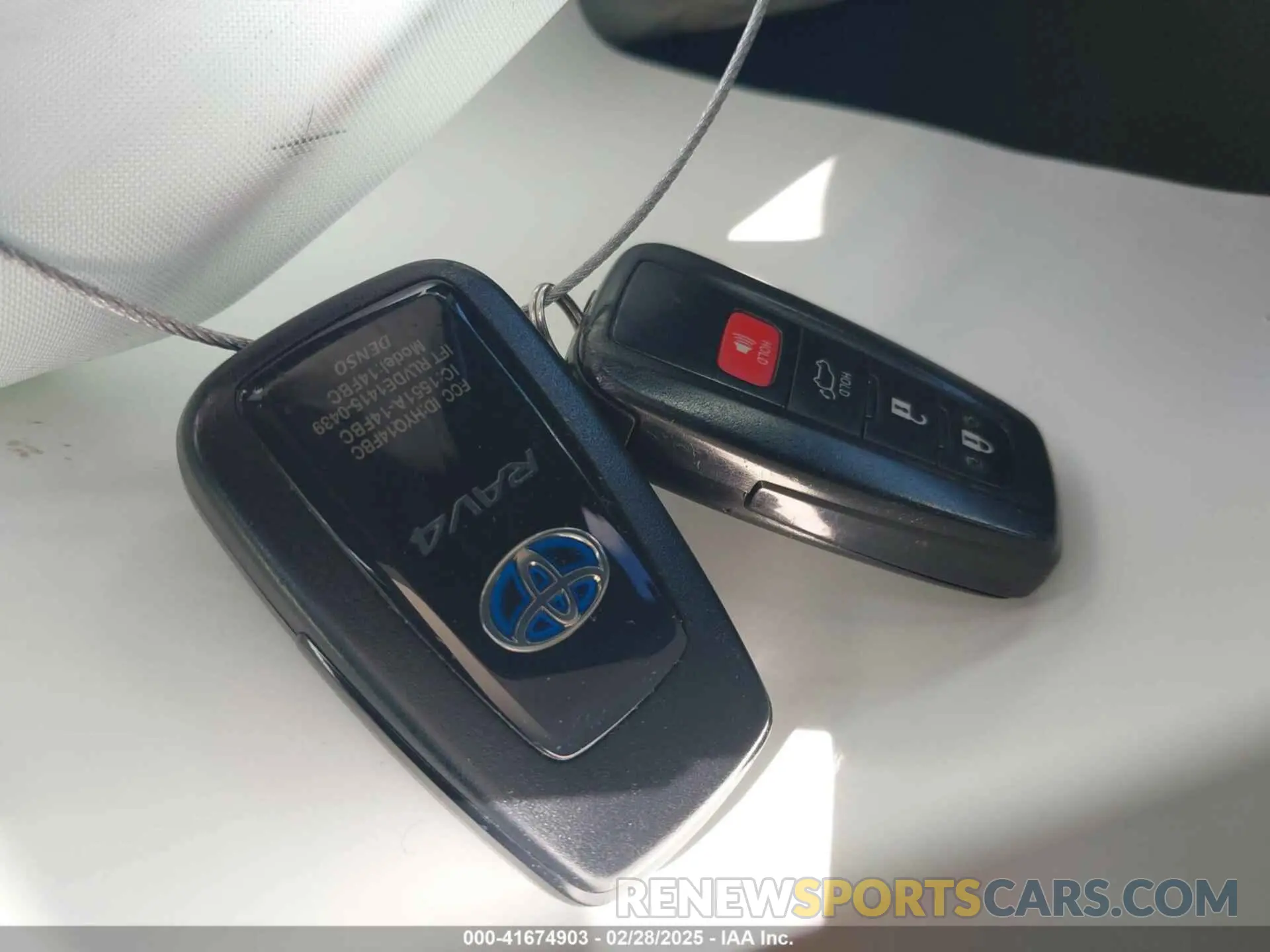 11 fotografías del automóvil dañado JTMEWRFVXKD513330 TOYOTA RAV4 HYBRID 2019