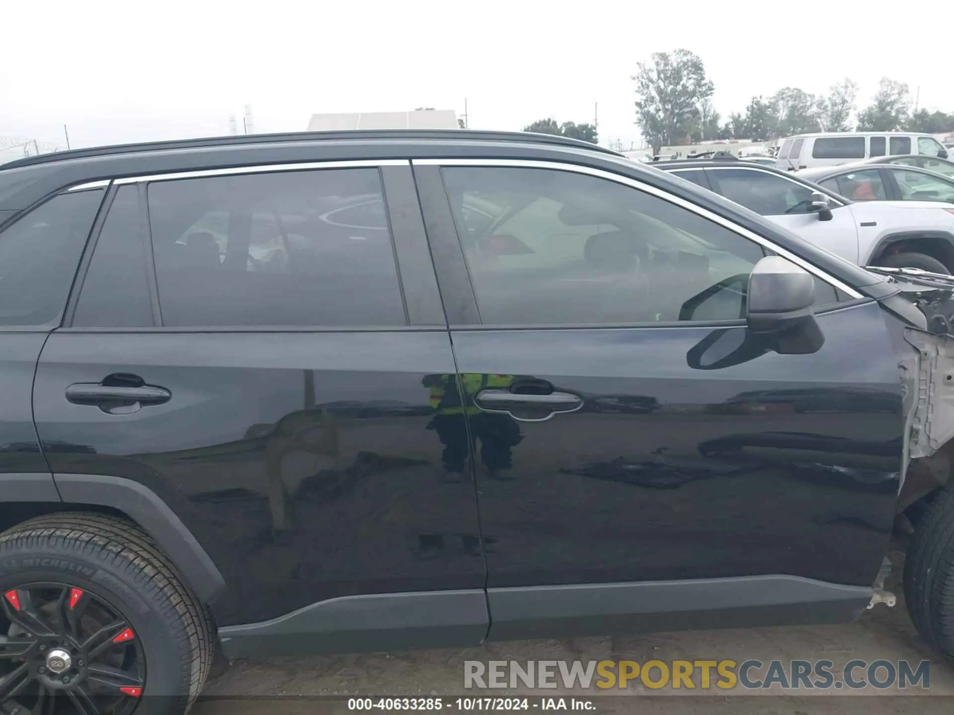 14 fotografías del automóvil dañado JTMLWRFV2KD002749 TOYOTA RAV4 HYBRID 2019