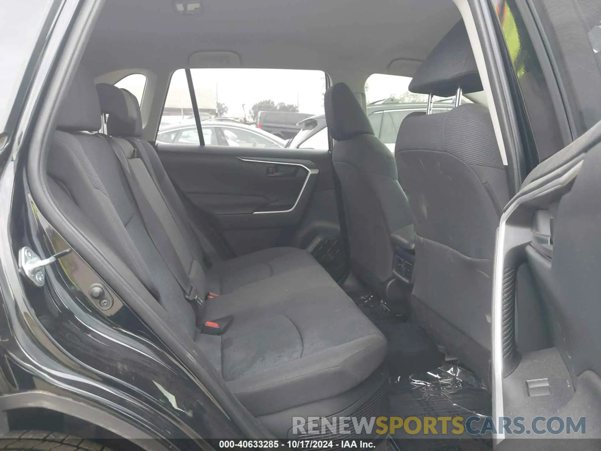 8 fotografías del automóvil dañado JTMLWRFV2KD002749 TOYOTA RAV4 HYBRID 2019