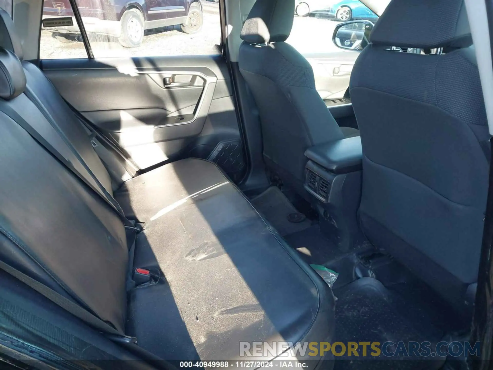 8 fotografías del automóvil dañado JTMMWRFV0KD016606 TOYOTA RAV4 HYBRID 2019