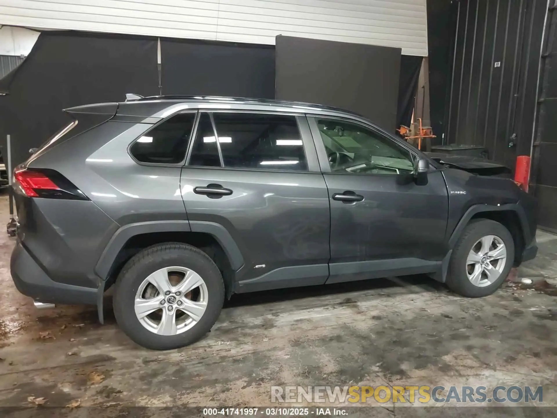 13 fotografías del automóvil dañado JTMMWRFV1KD026481 TOYOTA RAV4 HYBRID 2019