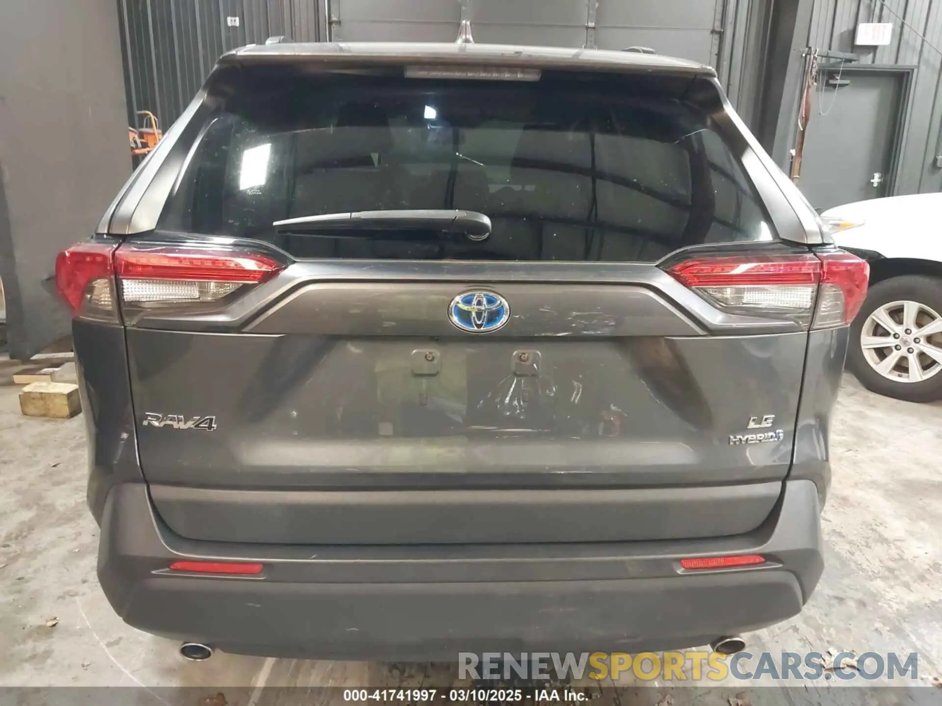 16 fotografías del automóvil dañado JTMMWRFV1KD026481 TOYOTA RAV4 HYBRID 2019