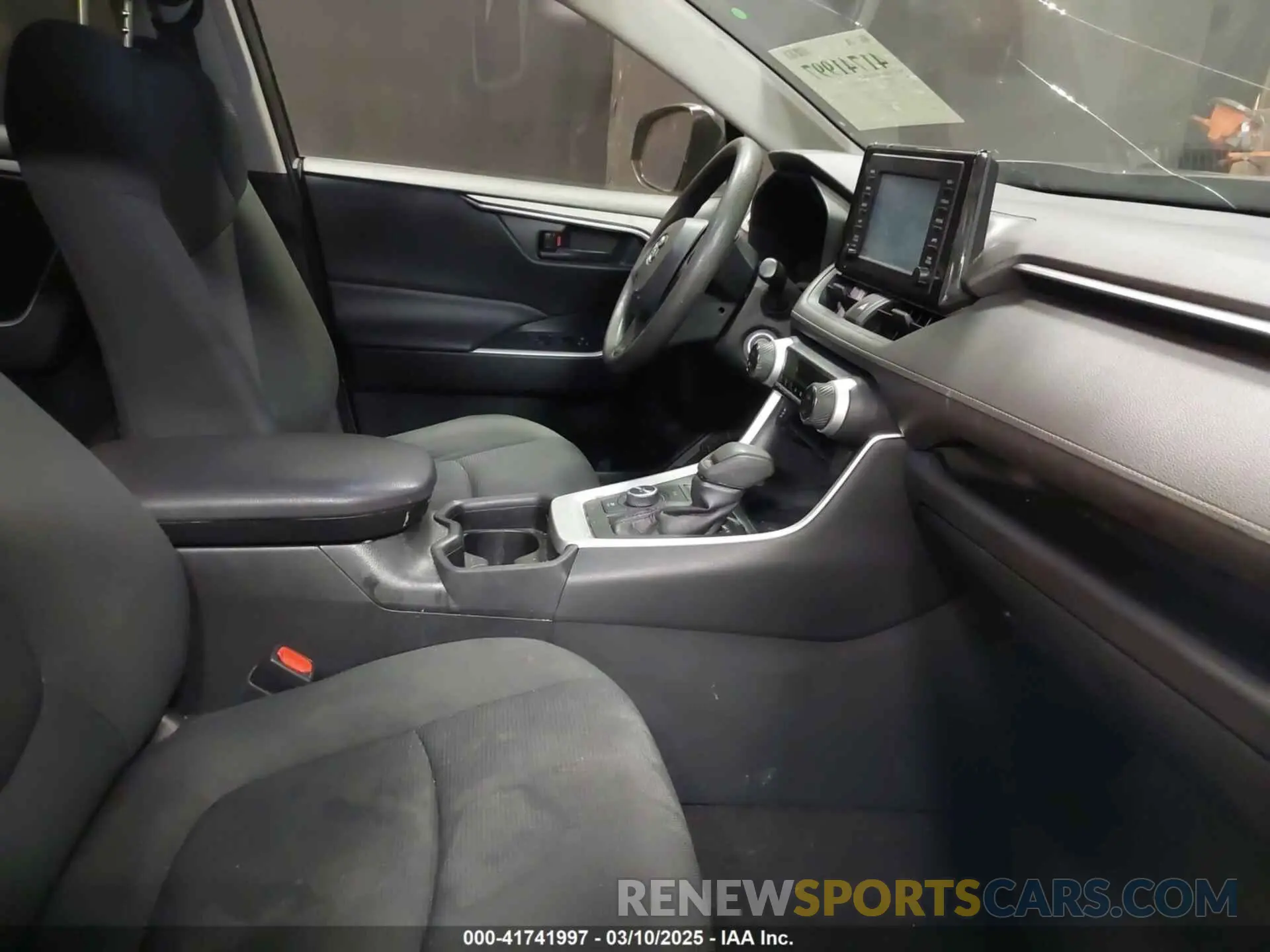 5 fotografías del automóvil dañado JTMMWRFV1KD026481 TOYOTA RAV4 HYBRID 2019