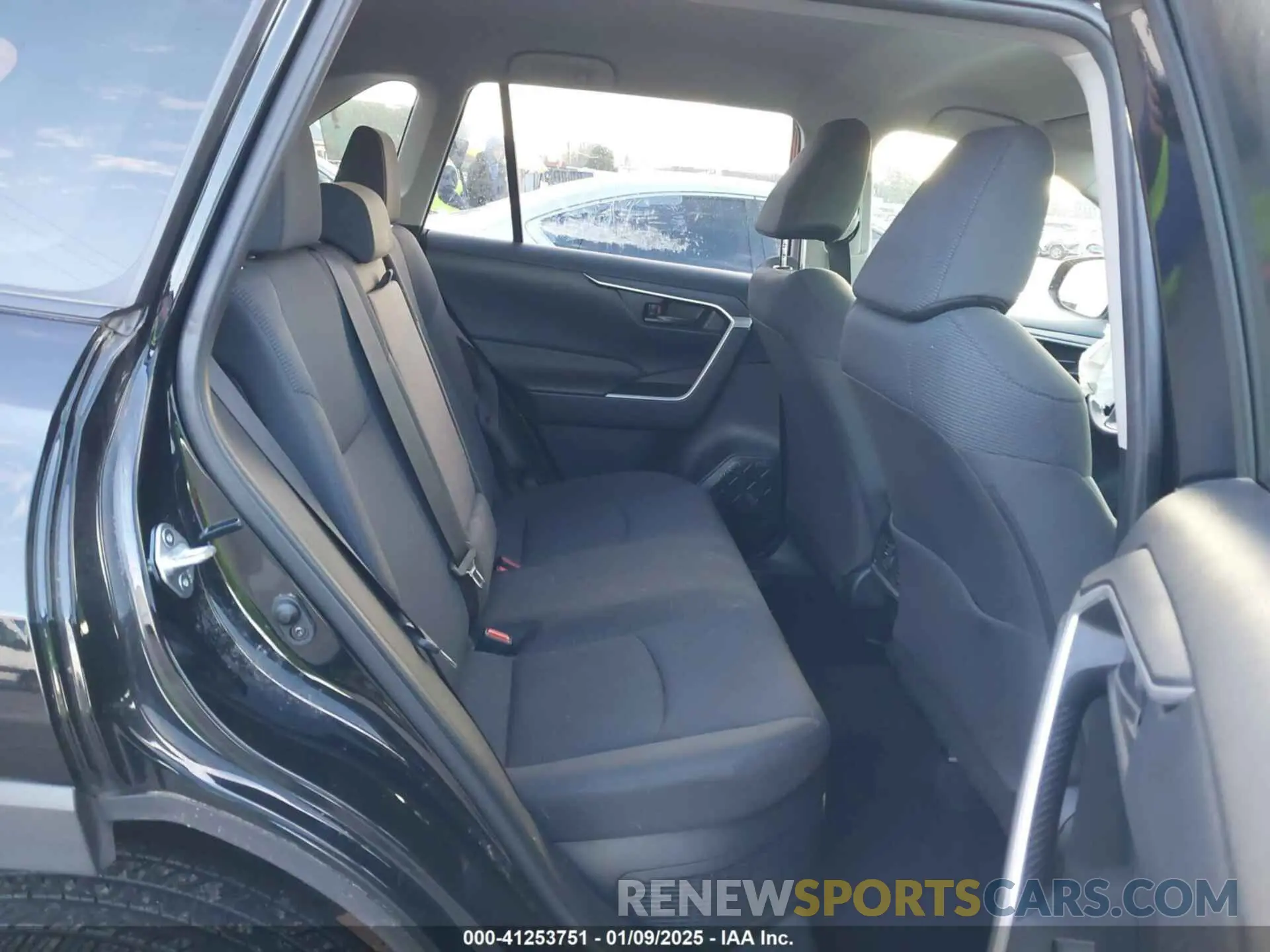 8 fotografías del automóvil dañado JTMMWRFV1KD502423 TOYOTA RAV4 HYBRID 2019