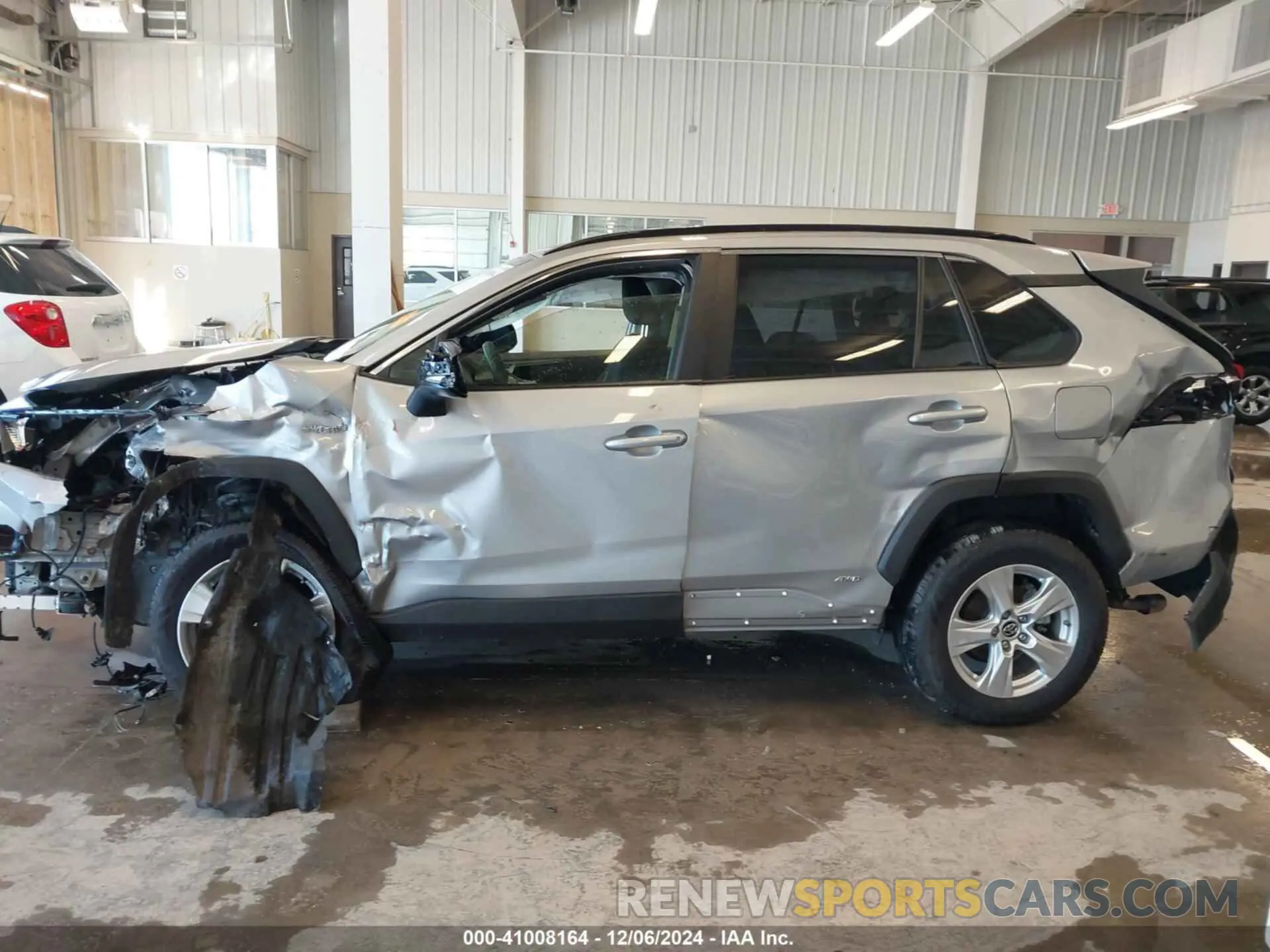 13 fotografías del automóvil dañado JTMMWRFV1KD513874 TOYOTA RAV4 HYBRID 2019