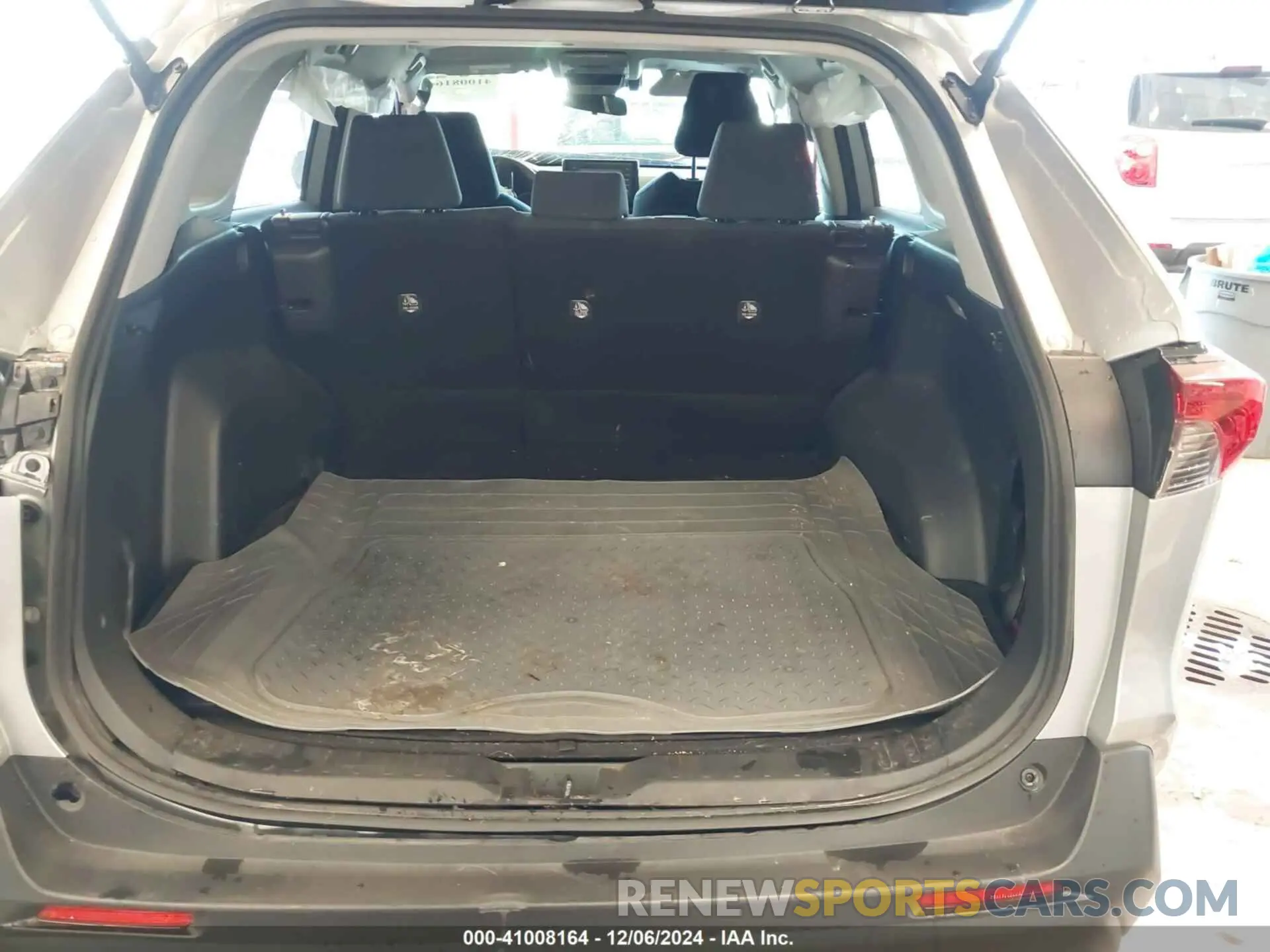 19 fotografías del automóvil dañado JTMMWRFV1KD513874 TOYOTA RAV4 HYBRID 2019
