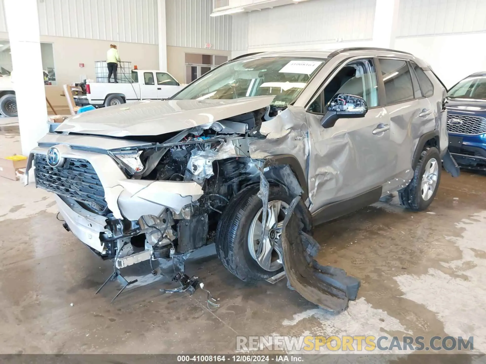2 fotografías del automóvil dañado JTMMWRFV1KD513874 TOYOTA RAV4 HYBRID 2019