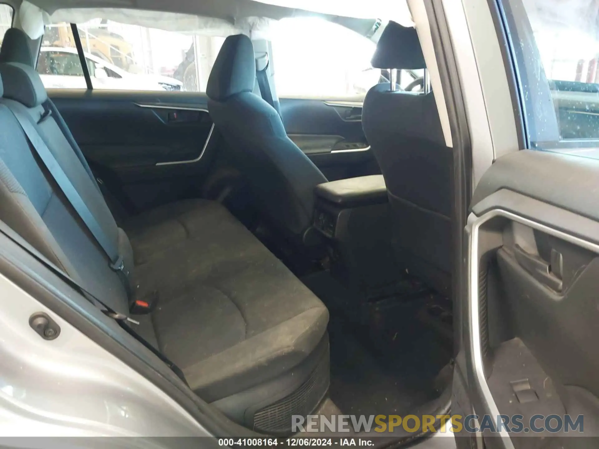 8 fotografías del automóvil dañado JTMMWRFV1KD513874 TOYOTA RAV4 HYBRID 2019