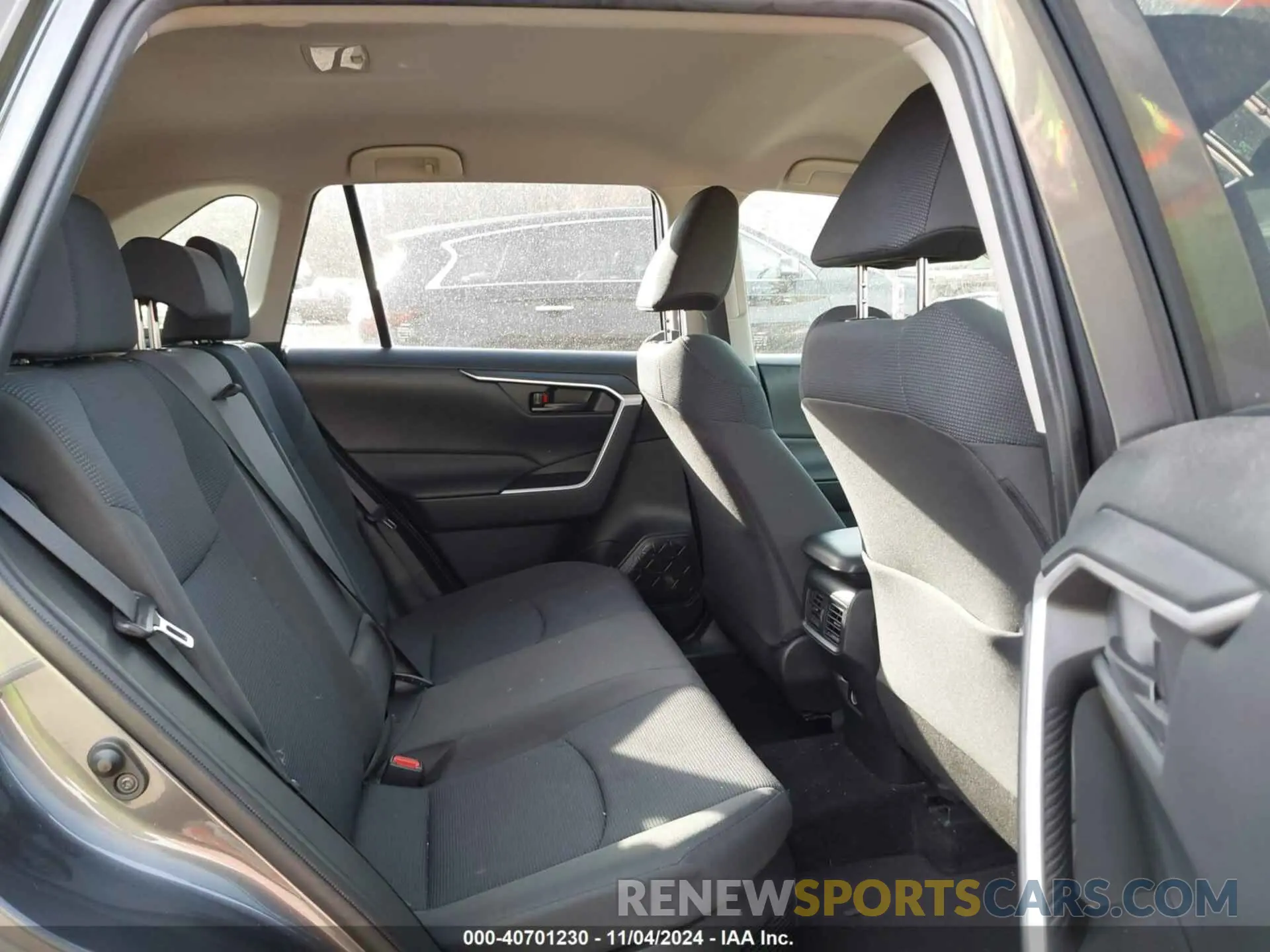 8 fotografías del automóvil dañado JTMMWRFV6KD013046 TOYOTA RAV4 HYBRID 2019