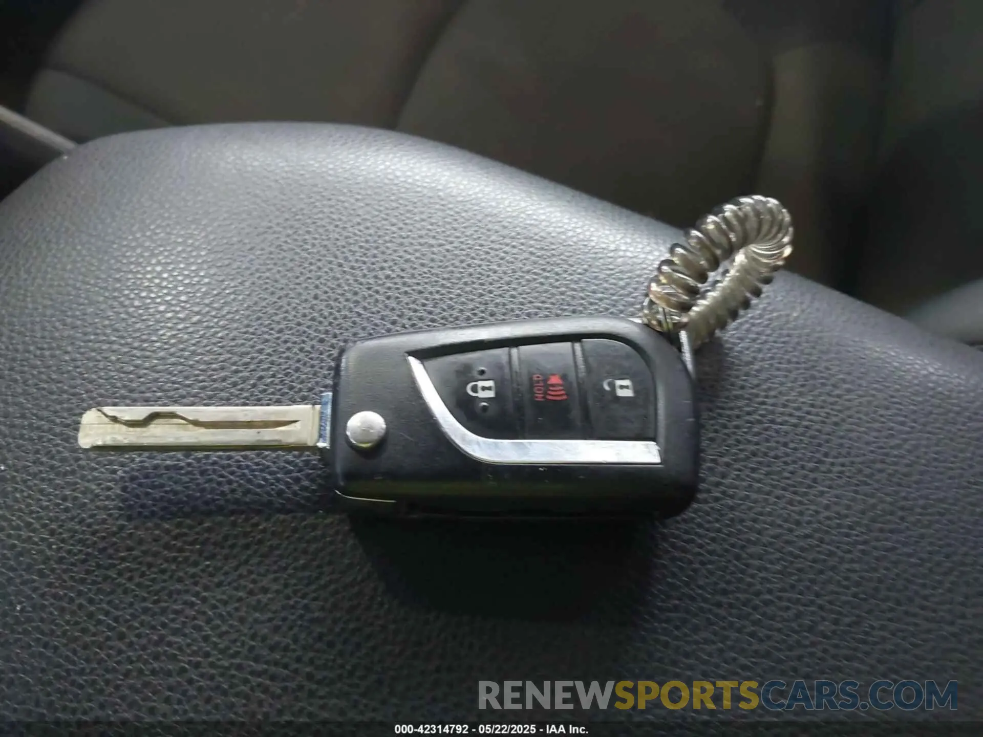 11 fotografías del automóvil dañado JTMMWRFV6KD020675 TOYOTA RAV4 HYBRID 2019