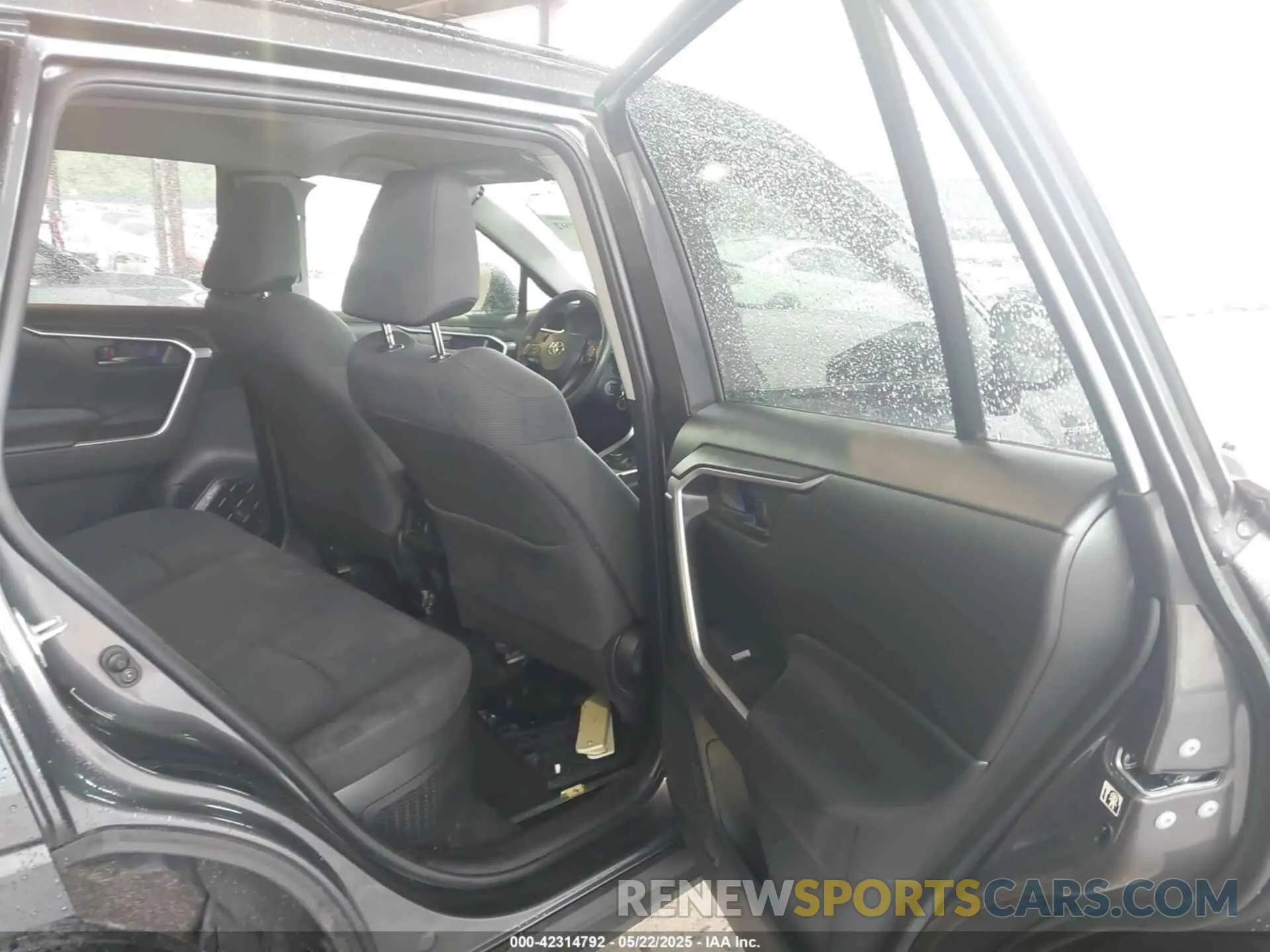 8 fotografías del automóvil dañado JTMMWRFV6KD020675 TOYOTA RAV4 HYBRID 2019