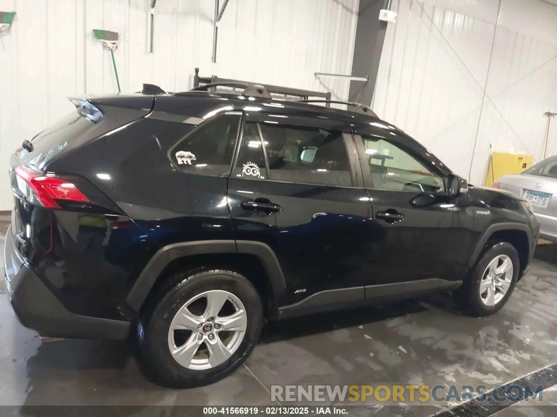 14 fotografías del automóvil dañado JTMMWRFV8KD008298 TOYOTA RAV4 HYBRID 2019