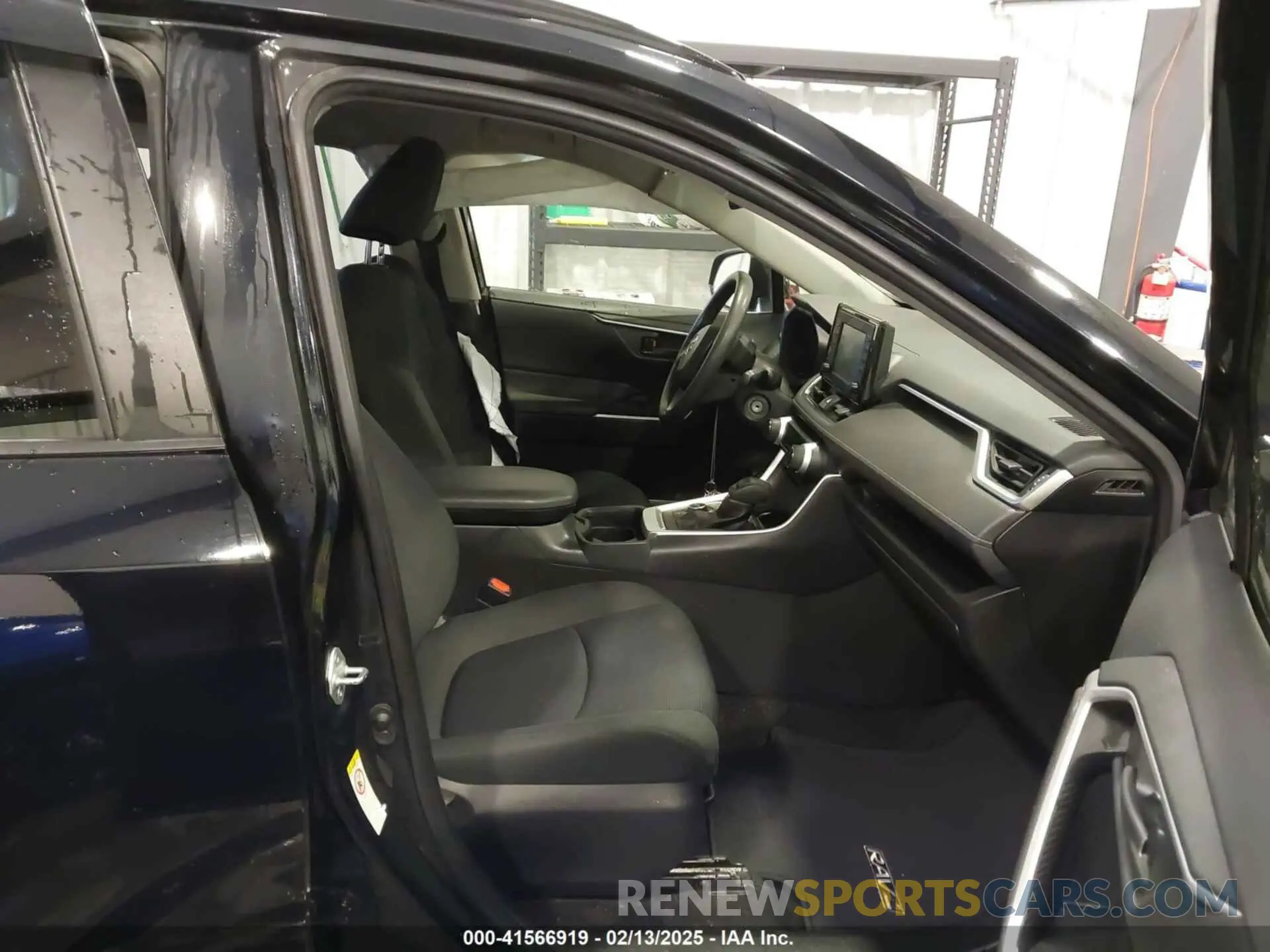 5 fotografías del automóvil dañado JTMMWRFV8KD008298 TOYOTA RAV4 HYBRID 2019
