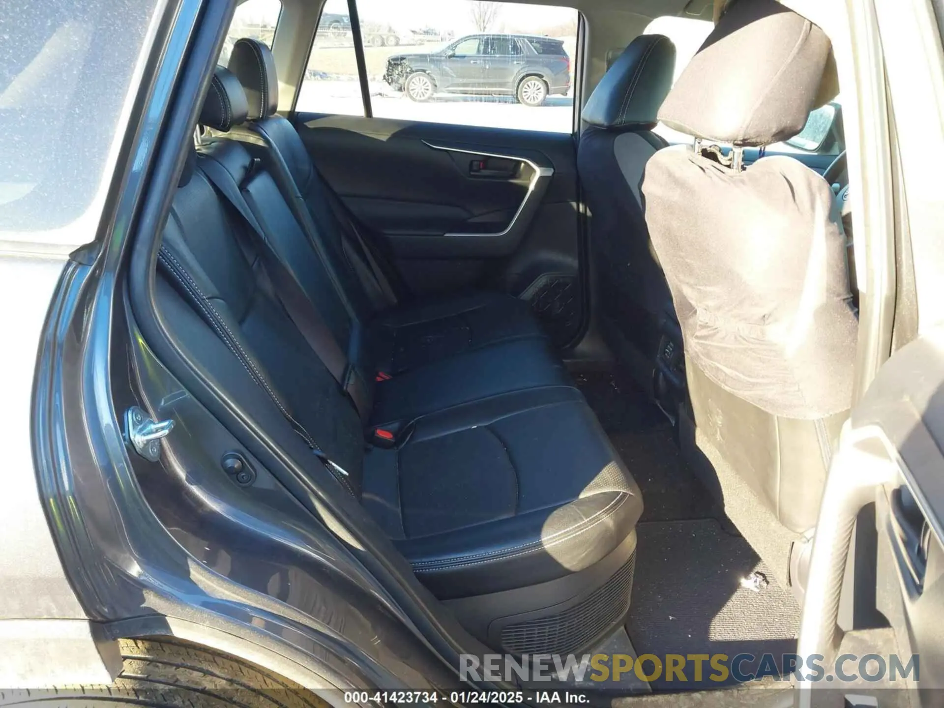 8 fotografías del automóvil dañado JTMMWRFV9KD009024 TOYOTA RAV4 HYBRID 2019