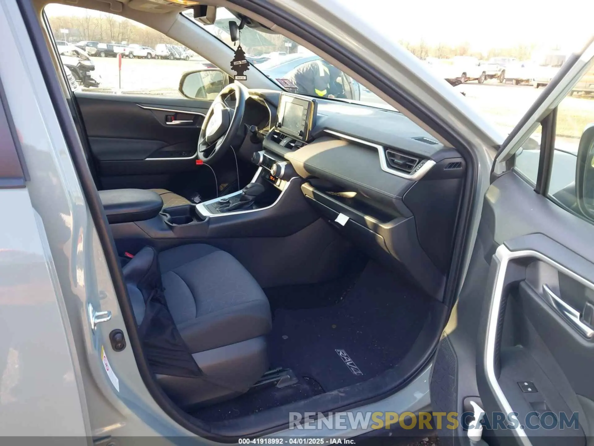 5 fotografías del automóvil dañado JTMRWRFV0KD013274 TOYOTA RAV4 HYBRID 2019