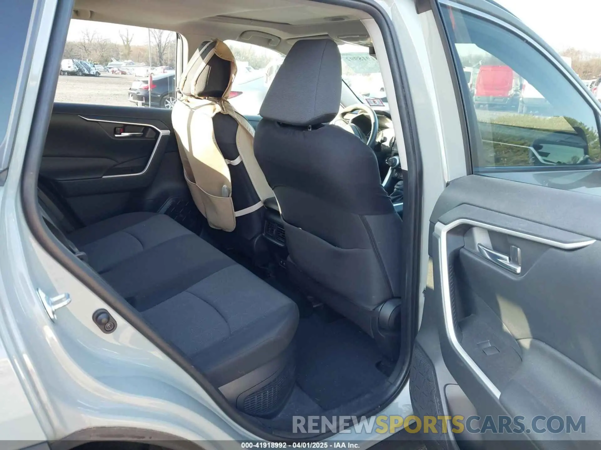 8 fotografías del automóvil dañado JTMRWRFV0KD013274 TOYOTA RAV4 HYBRID 2019