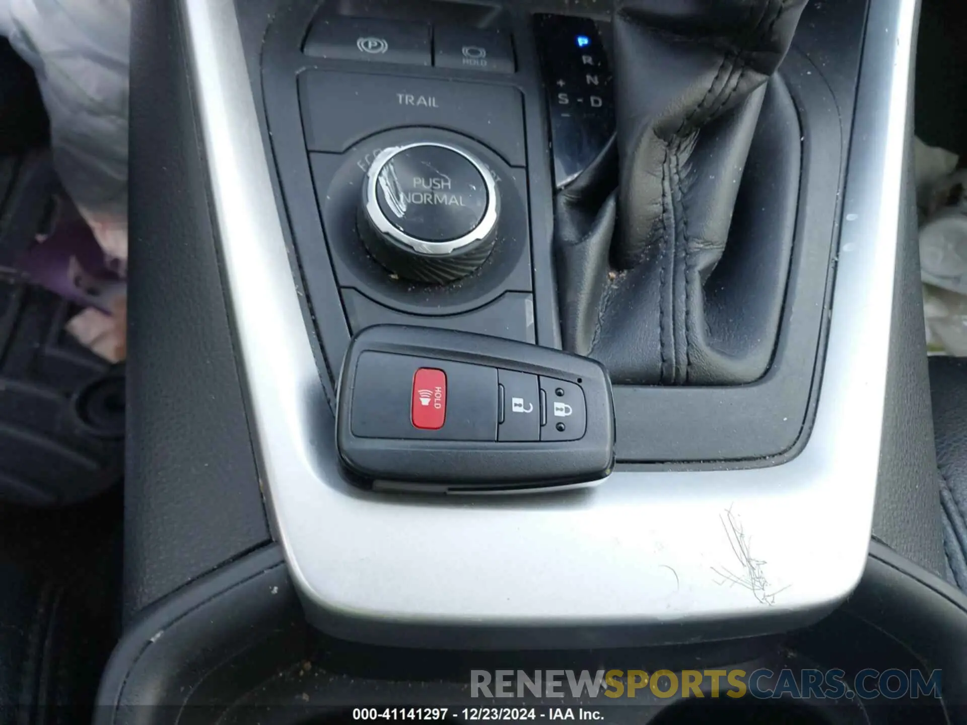 11 fotografías del automóvil dañado JTMRWRFV0KD017986 TOYOTA RAV4 HYBRID 2019