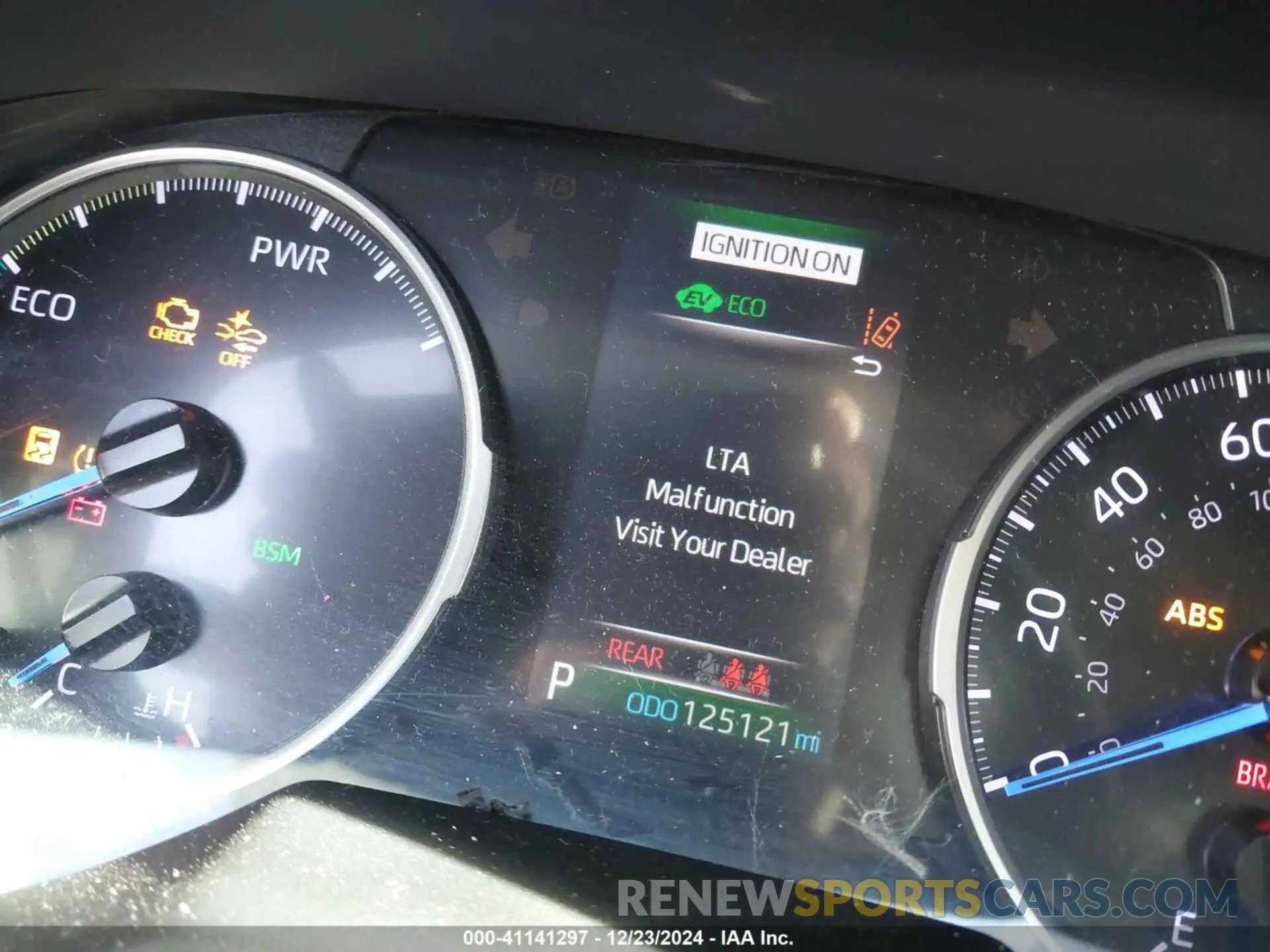 15 fotografías del automóvil dañado JTMRWRFV0KD017986 TOYOTA RAV4 HYBRID 2019