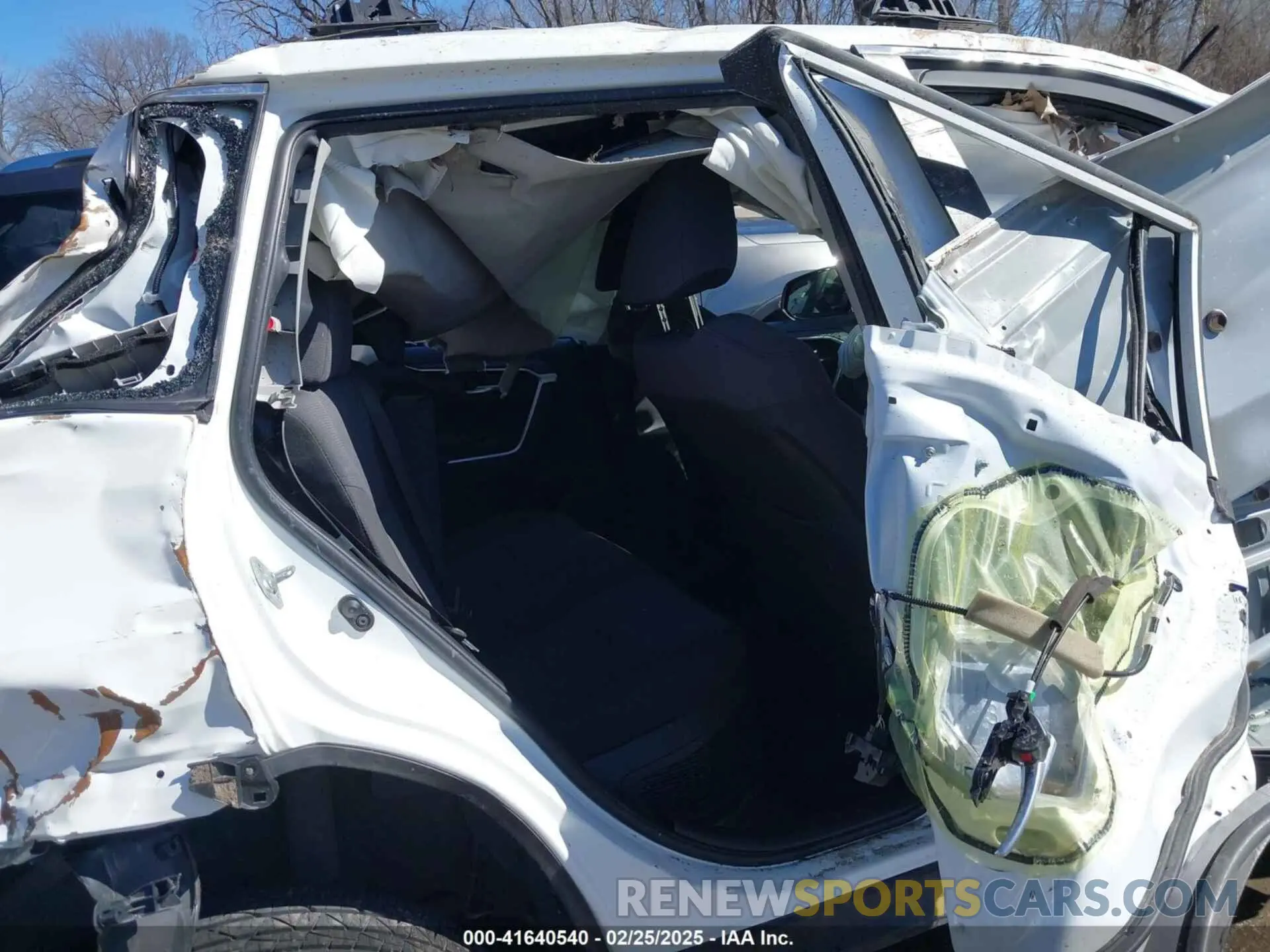 8 fotografías del automóvil dañado JTMRWRFV0KD033153 TOYOTA RAV4 HYBRID 2019