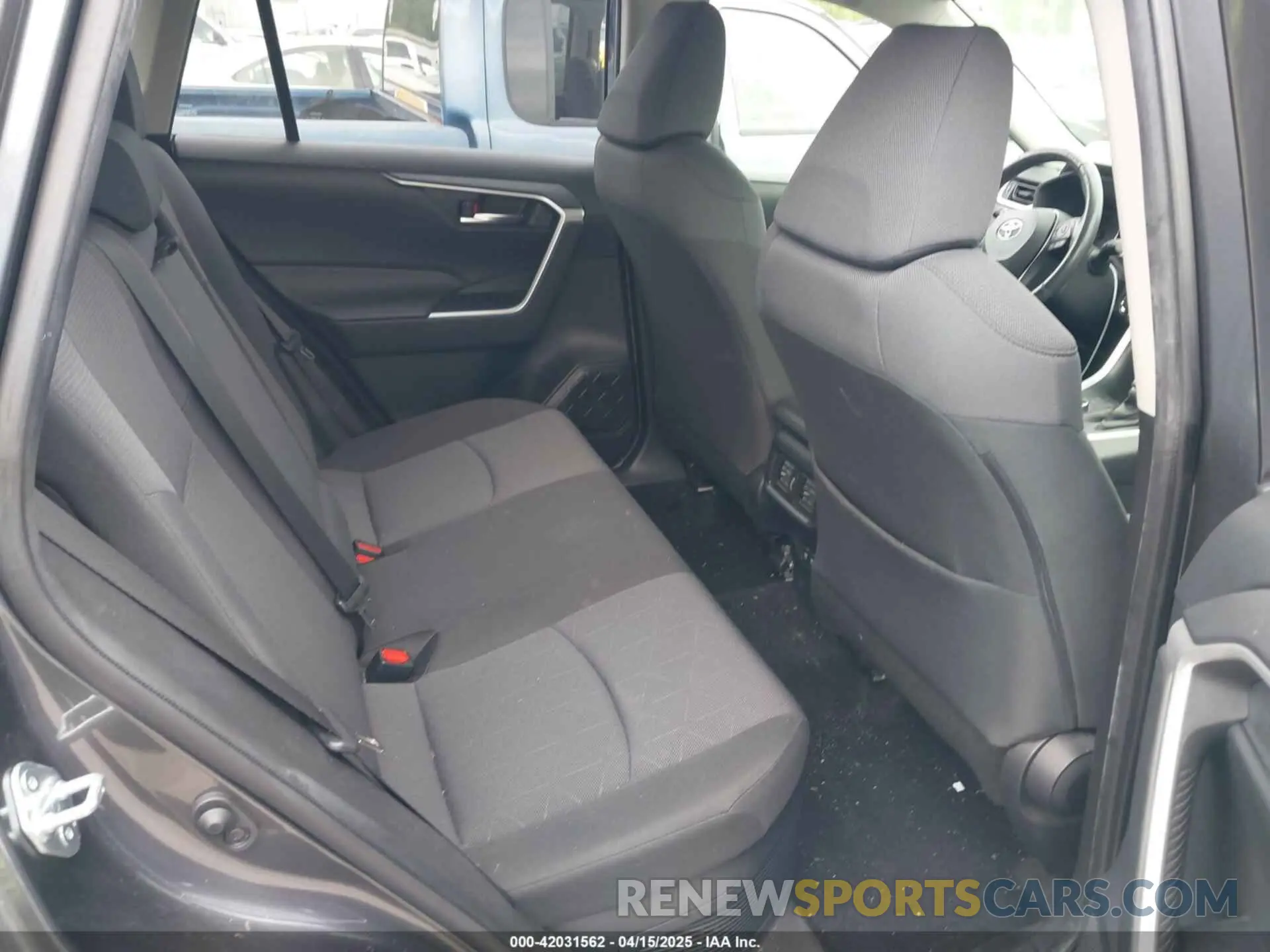 8 fotografías del automóvil dañado JTMRWRFV0KD505268 TOYOTA RAV4 HYBRID 2019