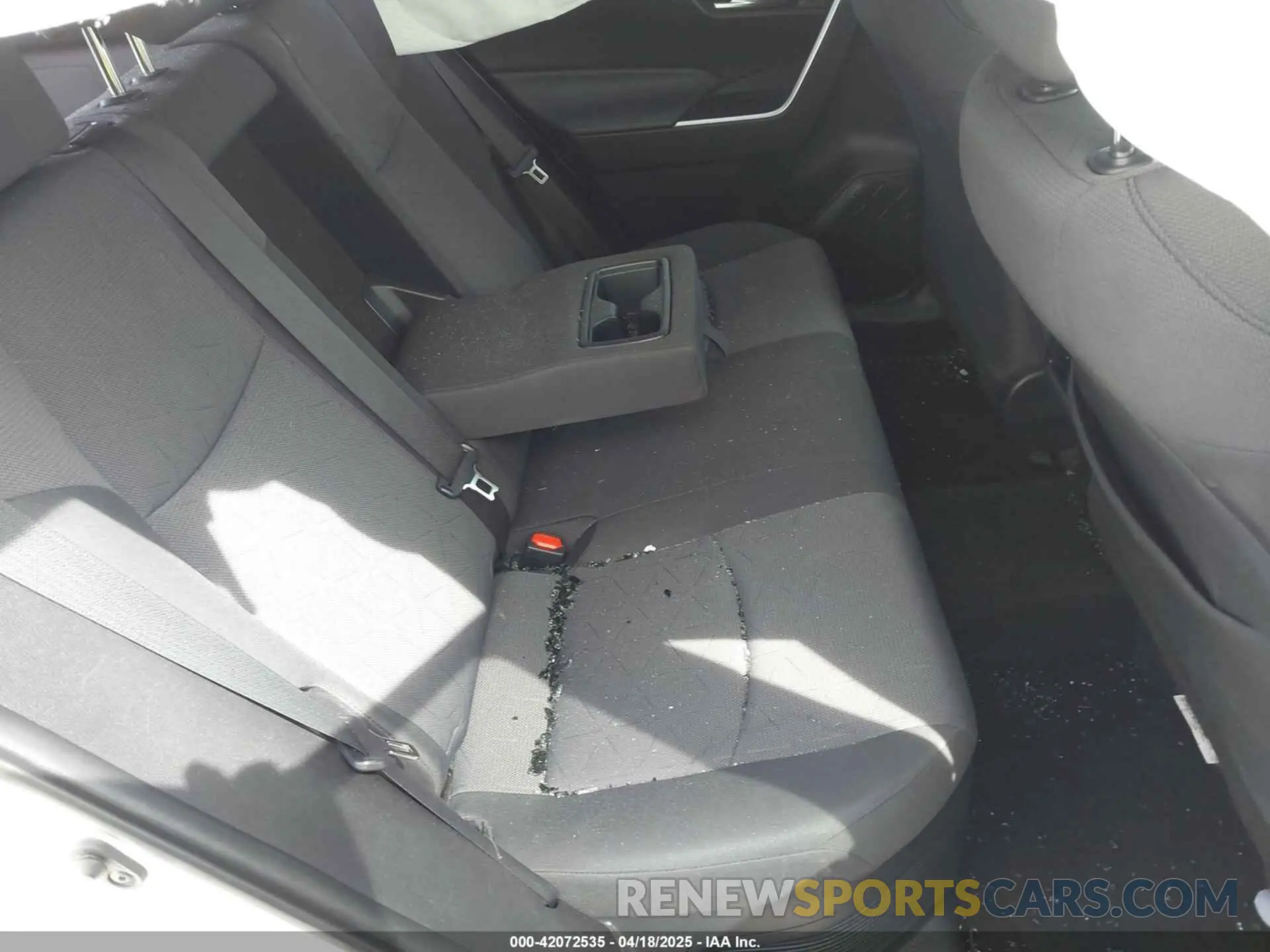 8 fotografías del automóvil dañado JTMRWRFV2KD022588 TOYOTA RAV4 HYBRID 2019