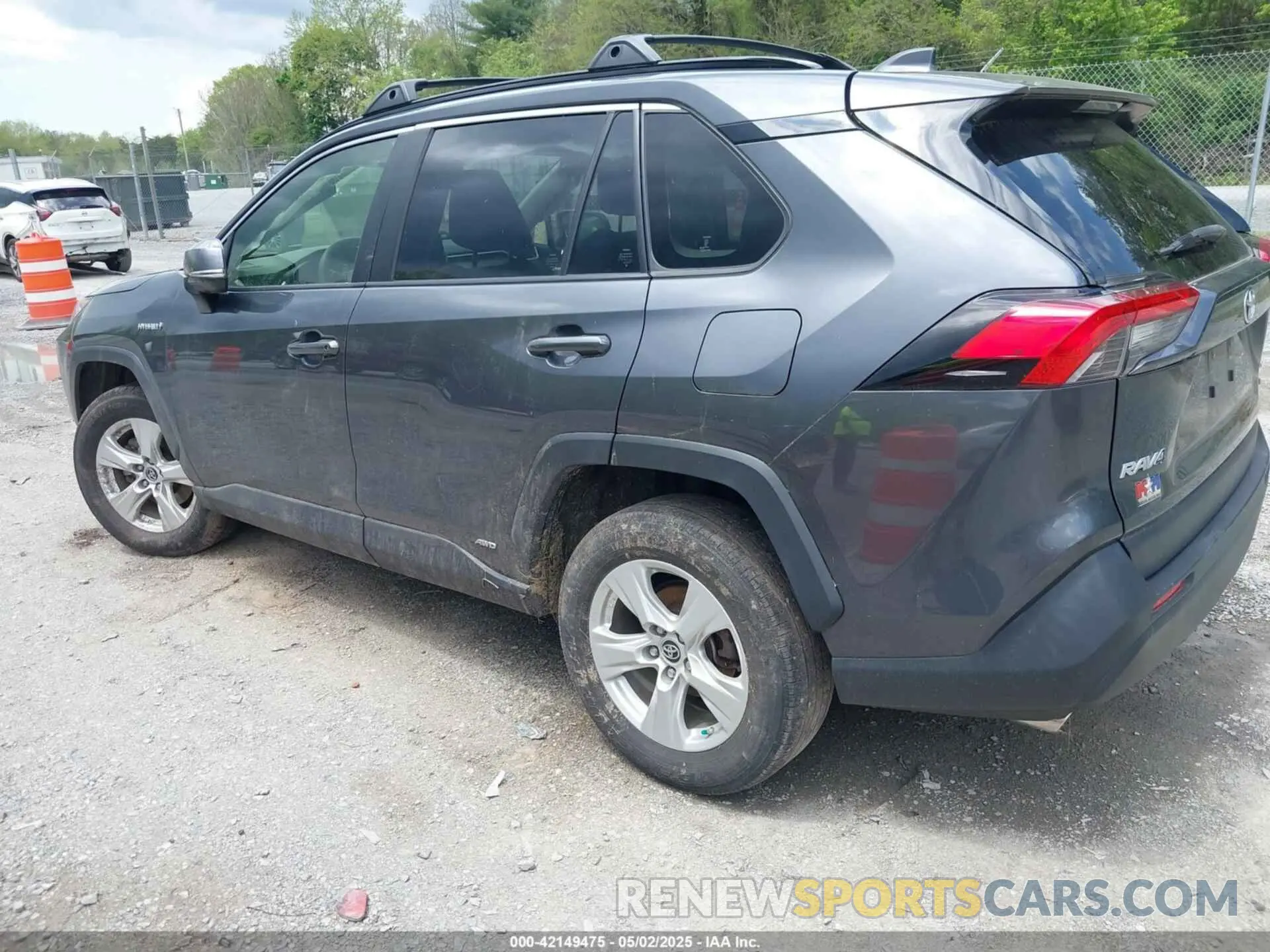 3 fotografías del automóvil dañado JTMRWRFV4KD034399 TOYOTA RAV4 HYBRID 2019