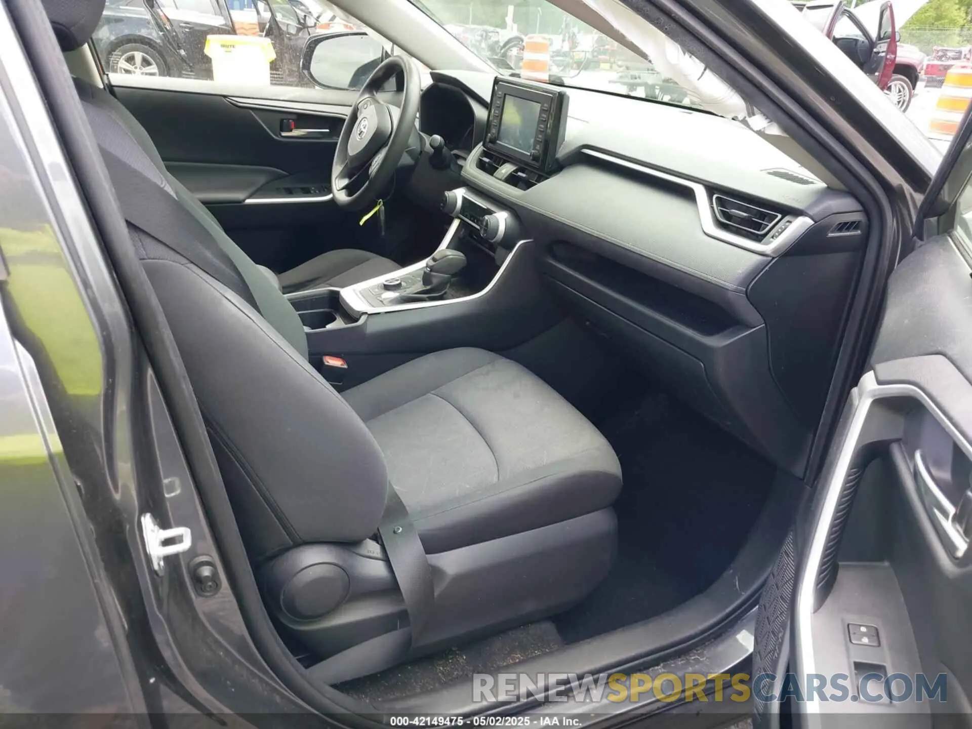 5 fotografías del automóvil dañado JTMRWRFV4KD034399 TOYOTA RAV4 HYBRID 2019