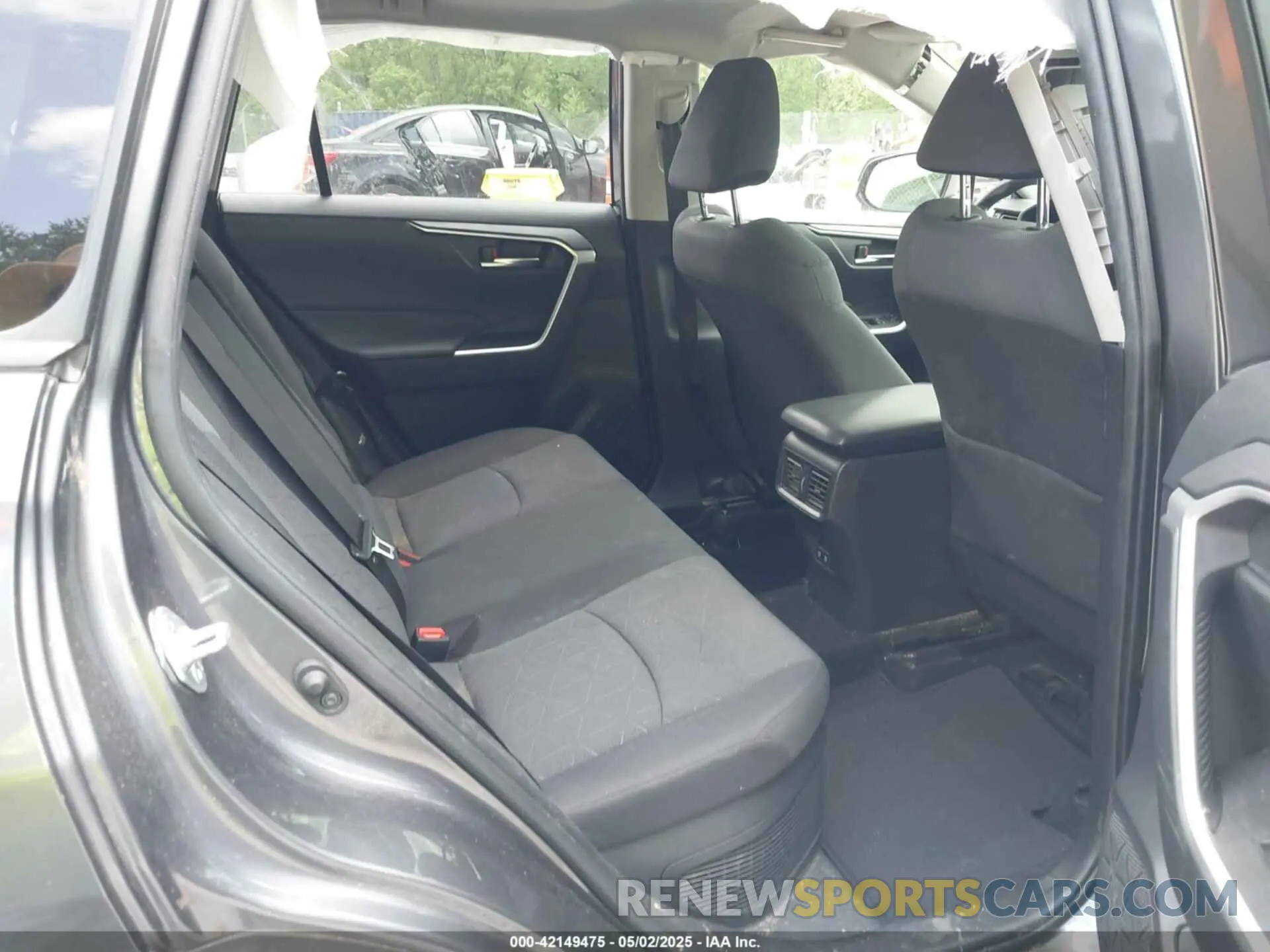 8 fotografías del automóvil dañado JTMRWRFV4KD034399 TOYOTA RAV4 HYBRID 2019