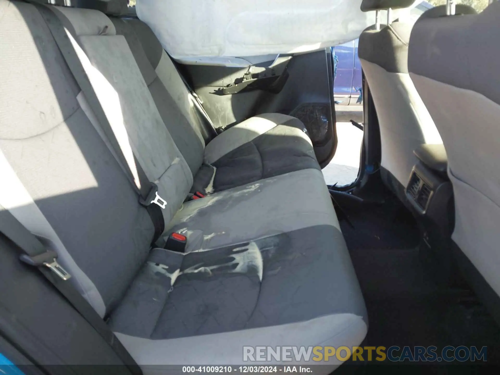 8 fotografías del automóvil dañado JTMRWRFV5KD020186 TOYOTA RAV4 HYBRID 2019