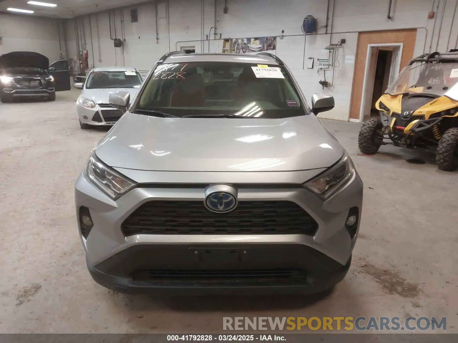 12 fotografías del automóvil dañado JTMRWRFV5KD509865 TOYOTA RAV4 HYBRID 2019