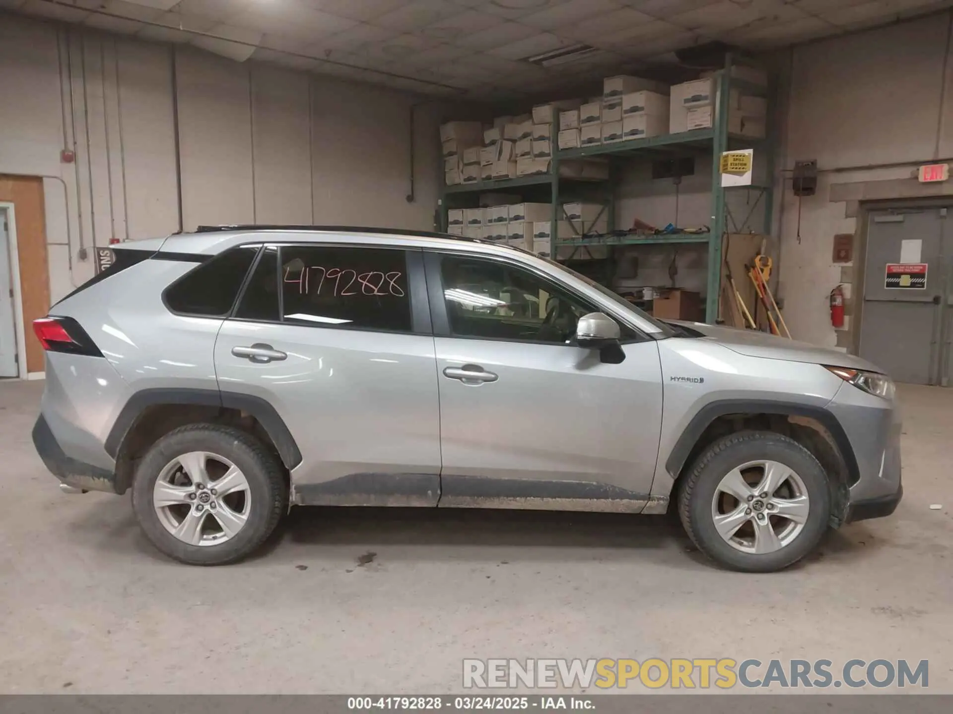 13 fotografías del automóvil dañado JTMRWRFV5KD509865 TOYOTA RAV4 HYBRID 2019