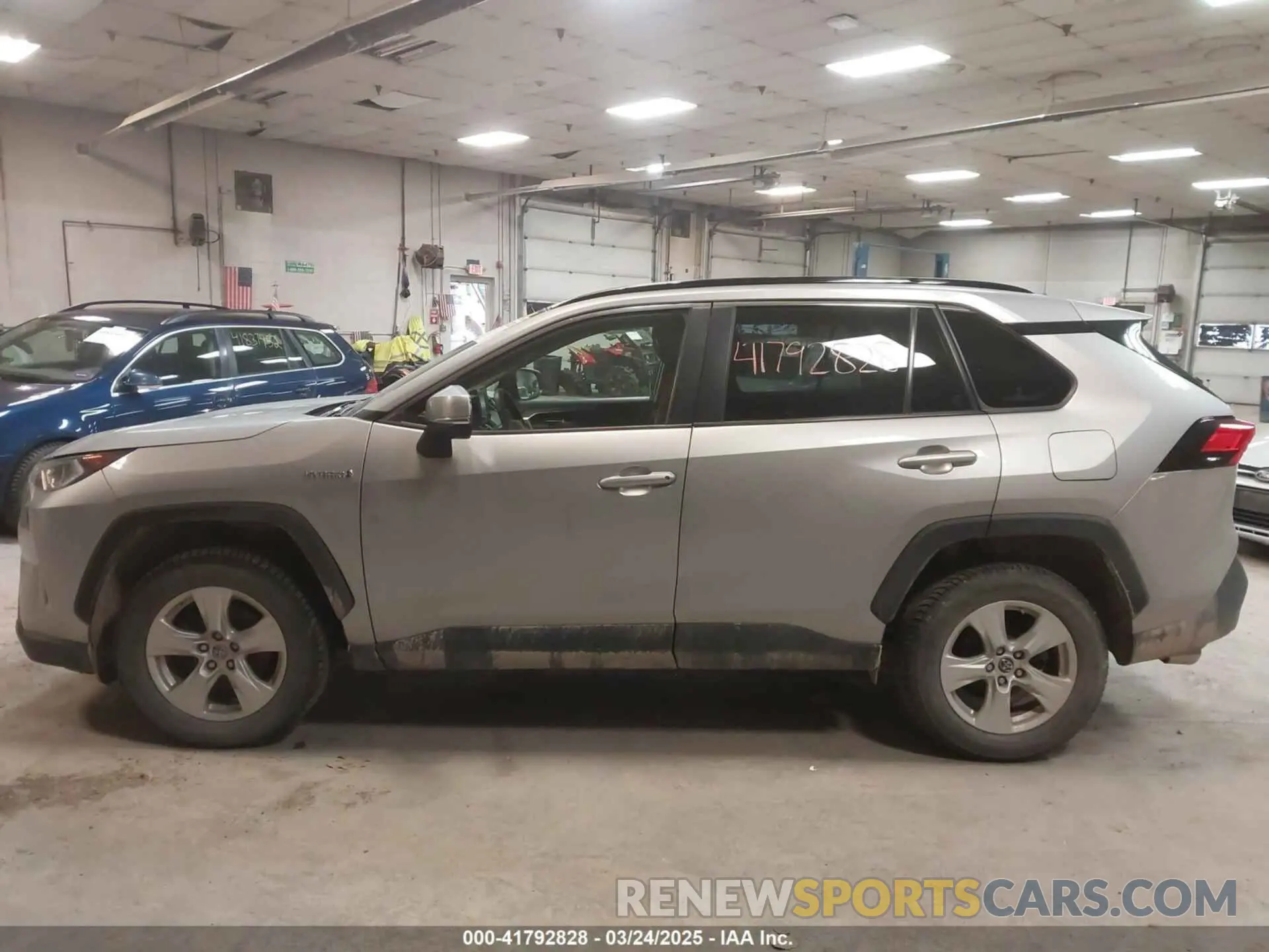 14 fotografías del automóvil dañado JTMRWRFV5KD509865 TOYOTA RAV4 HYBRID 2019