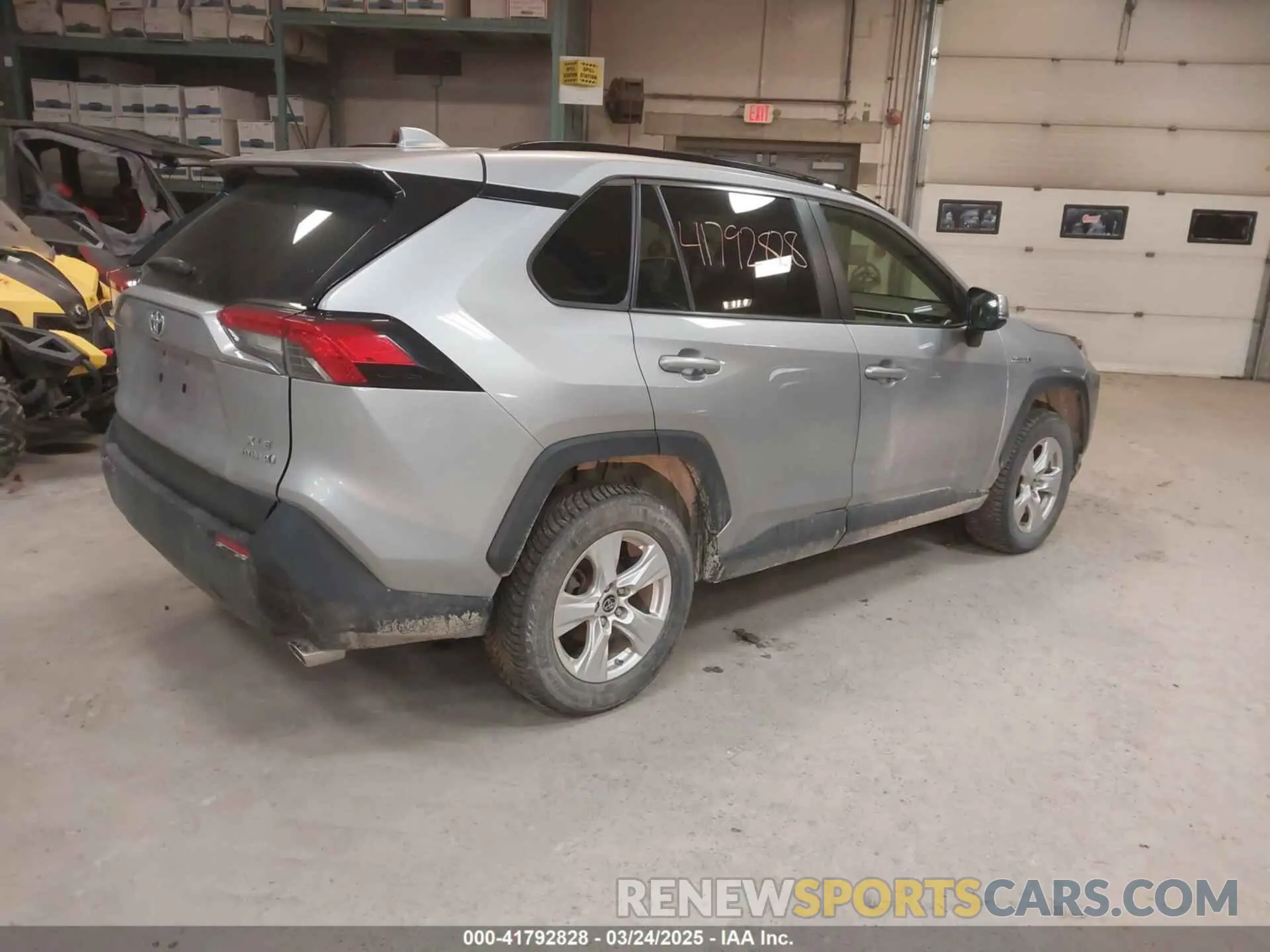 4 fotografías del automóvil dañado JTMRWRFV5KD509865 TOYOTA RAV4 HYBRID 2019