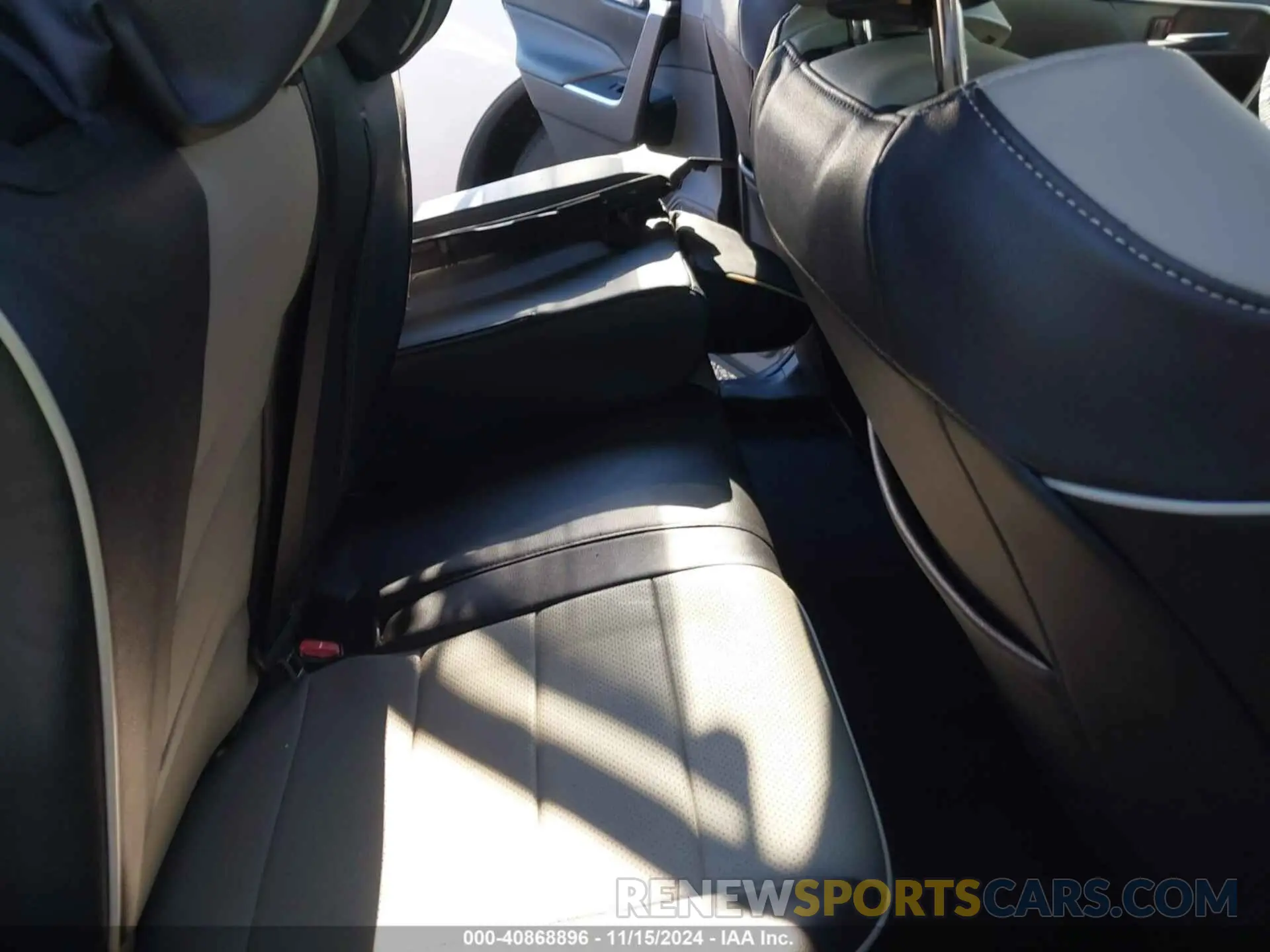 8 fotografías del automóvil dañado JTMRWRFV8KD034079 TOYOTA RAV4 HYBRID 2019