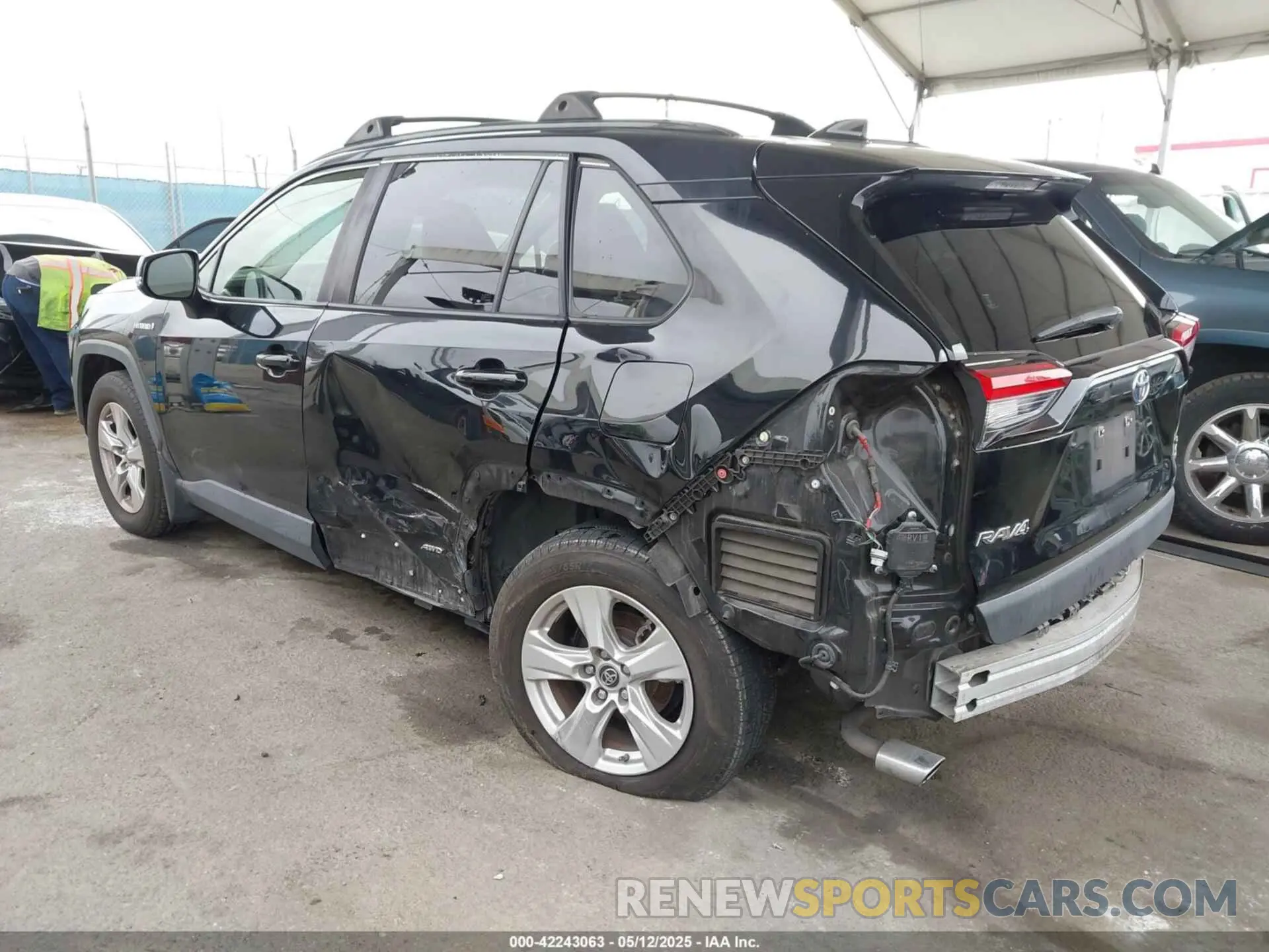 3 fotografías del automóvil dañado JTMRWRFVXKD006946 TOYOTA RAV4 HYBRID 2019