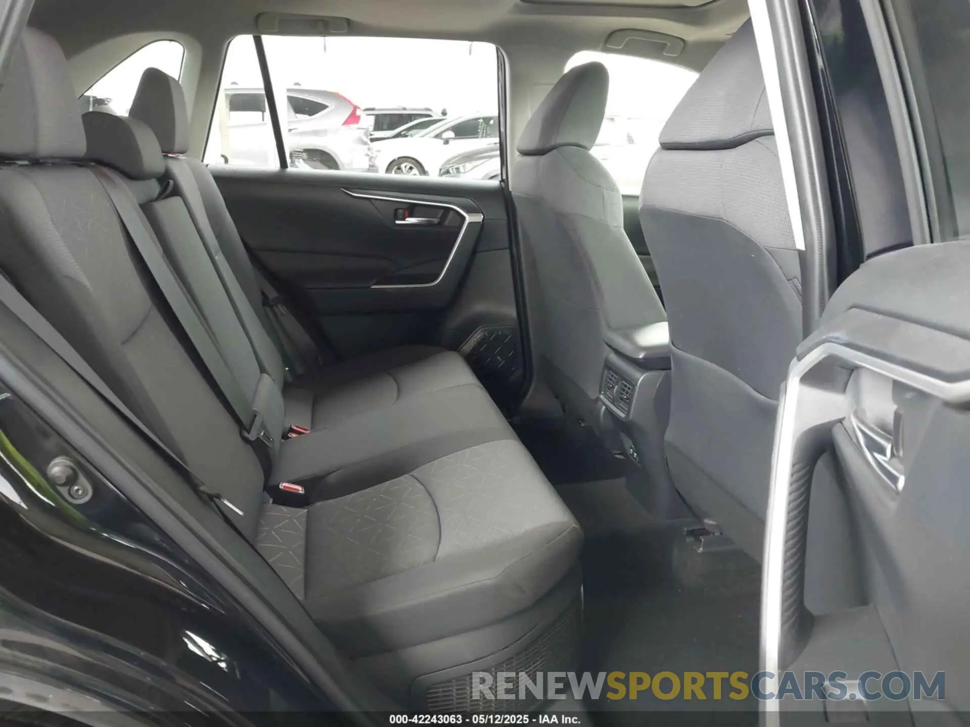 8 fotografías del automóvil dañado JTMRWRFVXKD006946 TOYOTA RAV4 HYBRID 2019