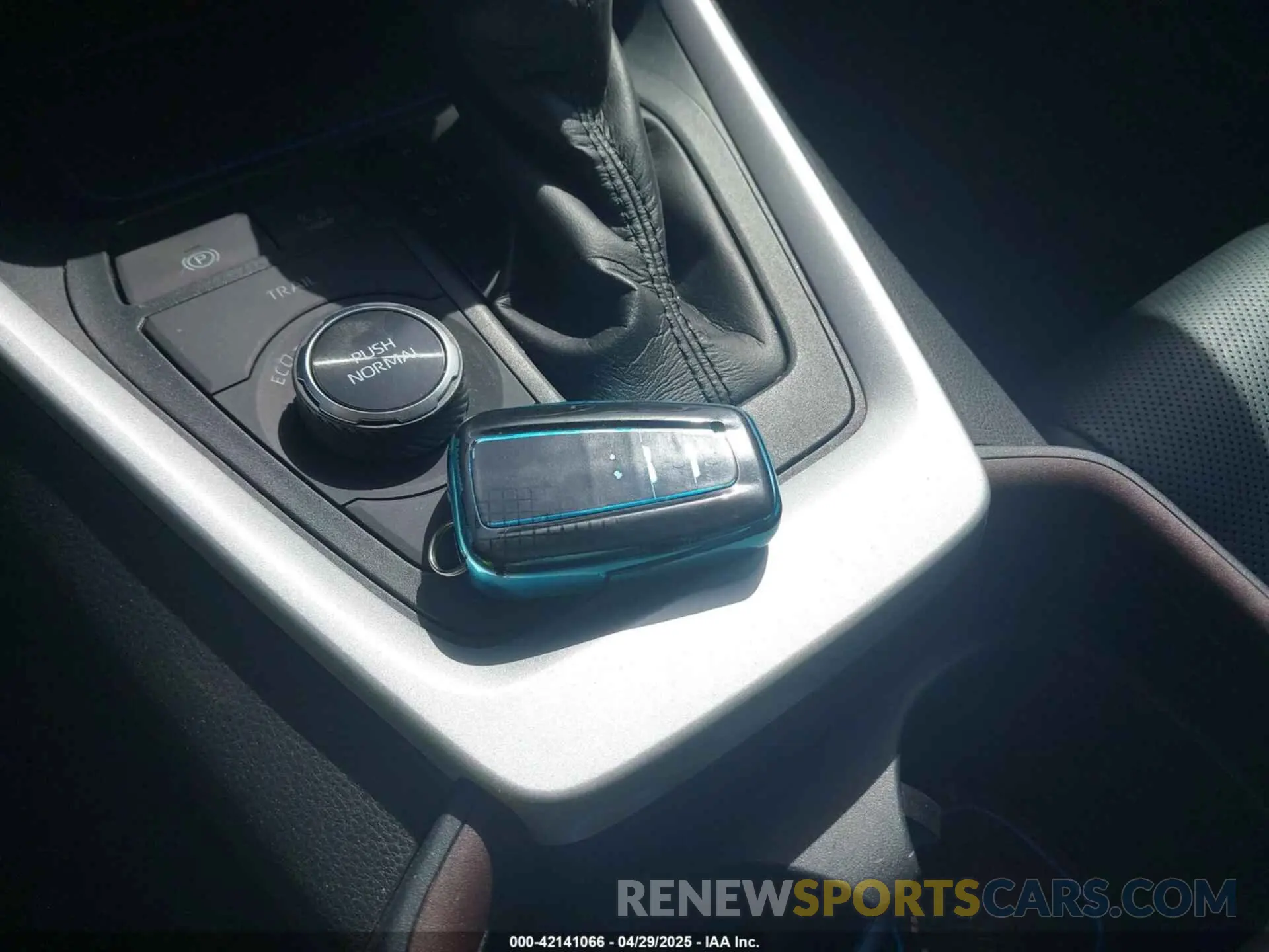 11 fotografías del automóvil dañado 2T3DWRFV0LW070377 TOYOTA RAV4 HYBRID 2020