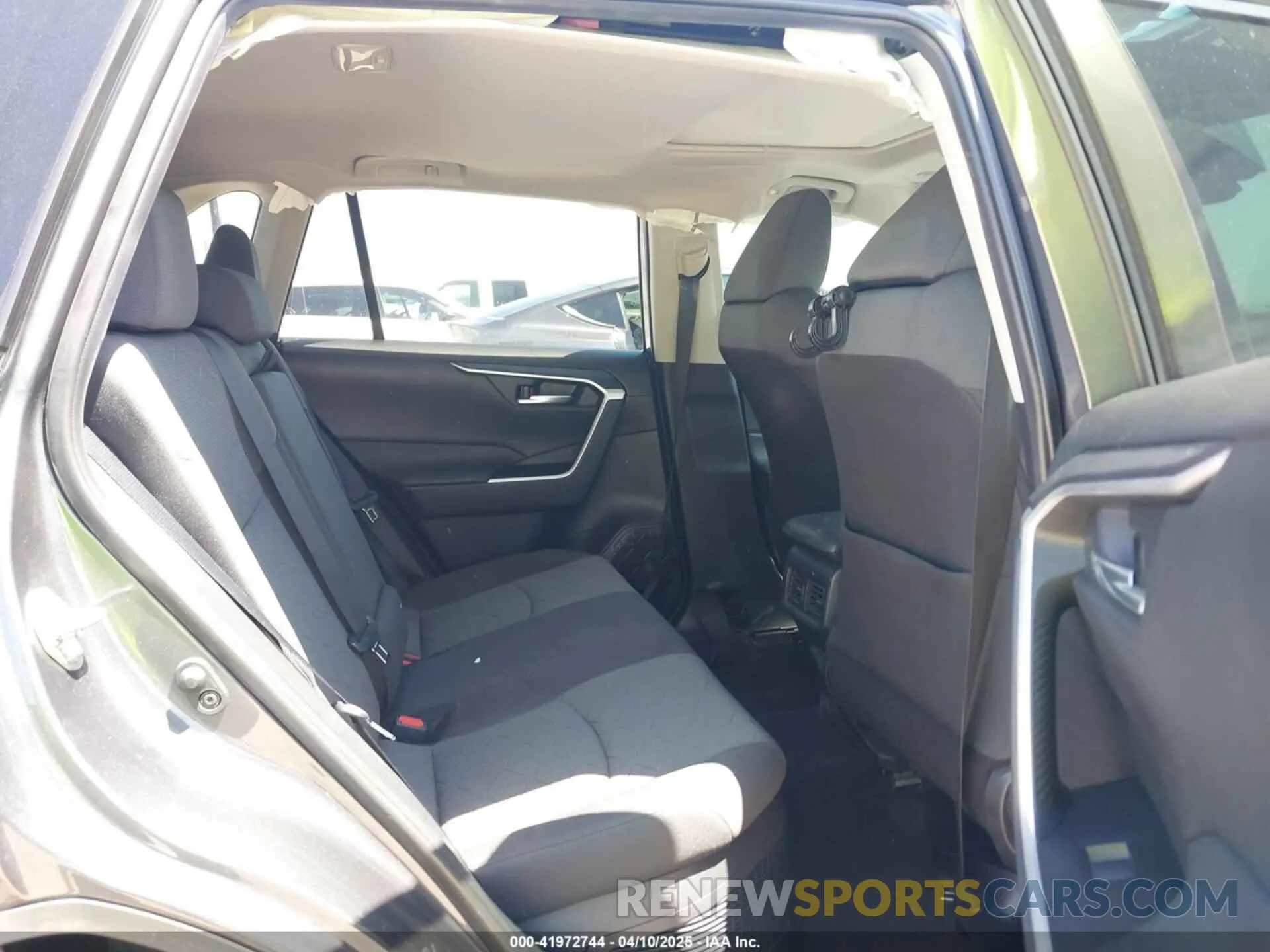 8 fotografías del automóvil dañado 2T3RWRFV9LW091847 TOYOTA RAV4 HYBRID 2020