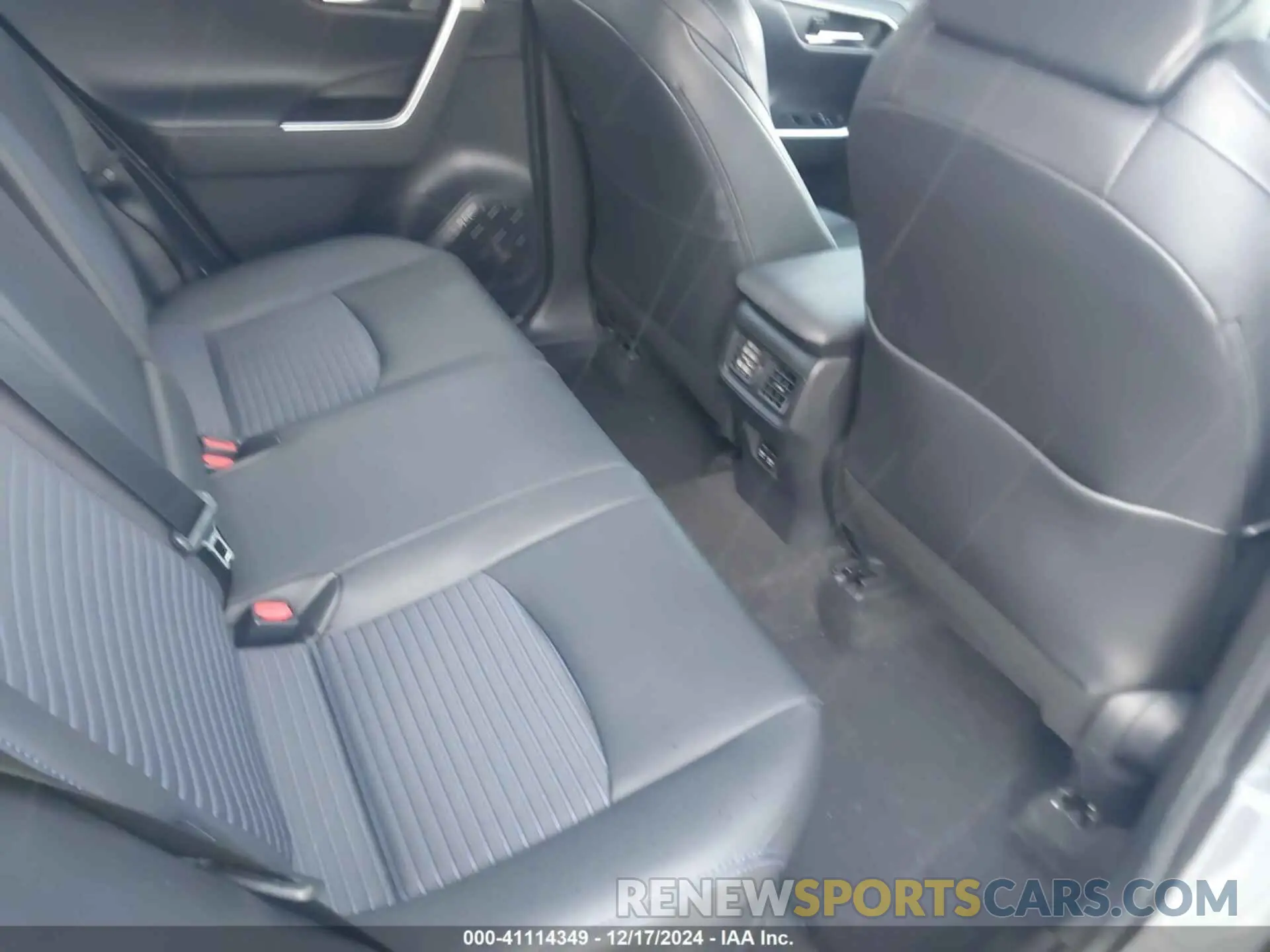 8 fotografías del automóvil dañado 4T3EWRFV6LU004095 TOYOTA RAV4 HYBRID 2020