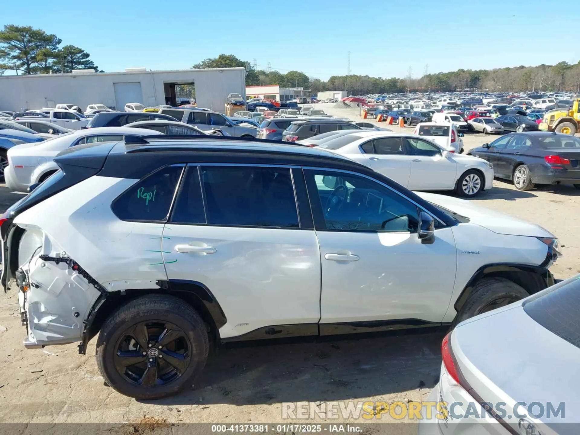13 fotografías del automóvil dañado 4T3EWRFV8LU001585 TOYOTA RAV4 HYBRID 2020