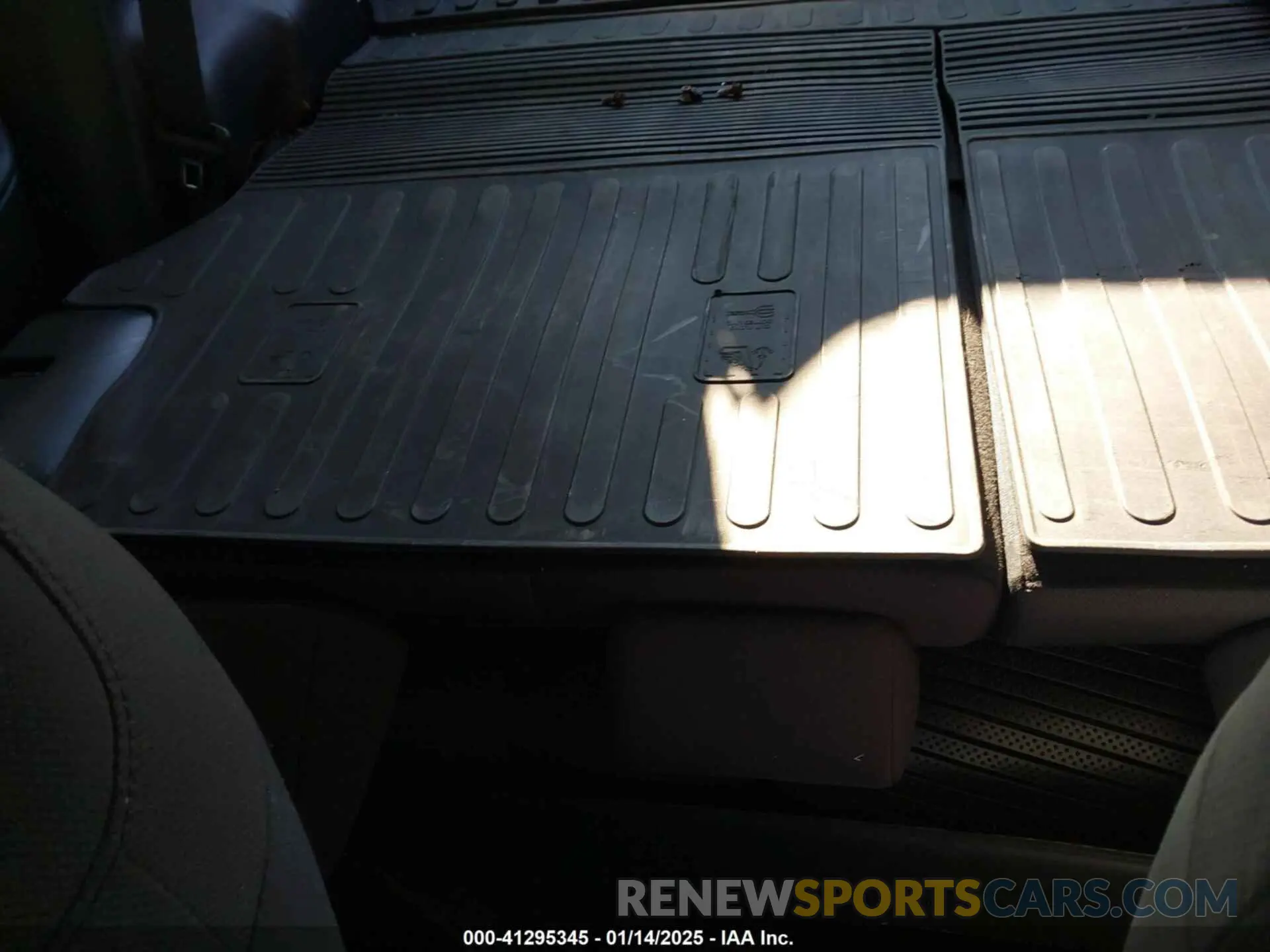 8 fotografías del automóvil dañado 4T3RWRFV0LU008399 TOYOTA RAV4 HYBRID 2020