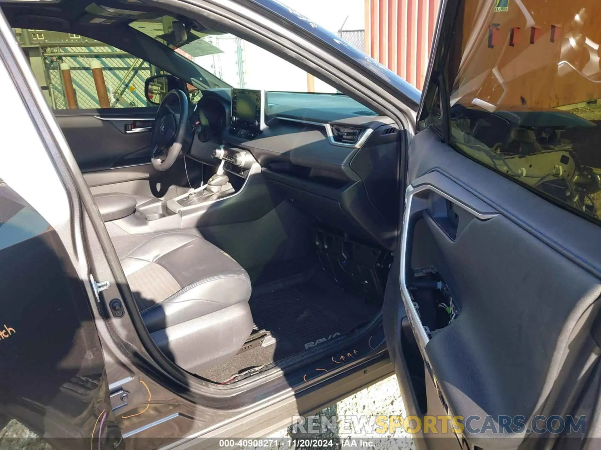 5 fotografías del automóvil dañado JTMEWRFV9LD541749 TOYOTA RAV4 HYBRID 2020