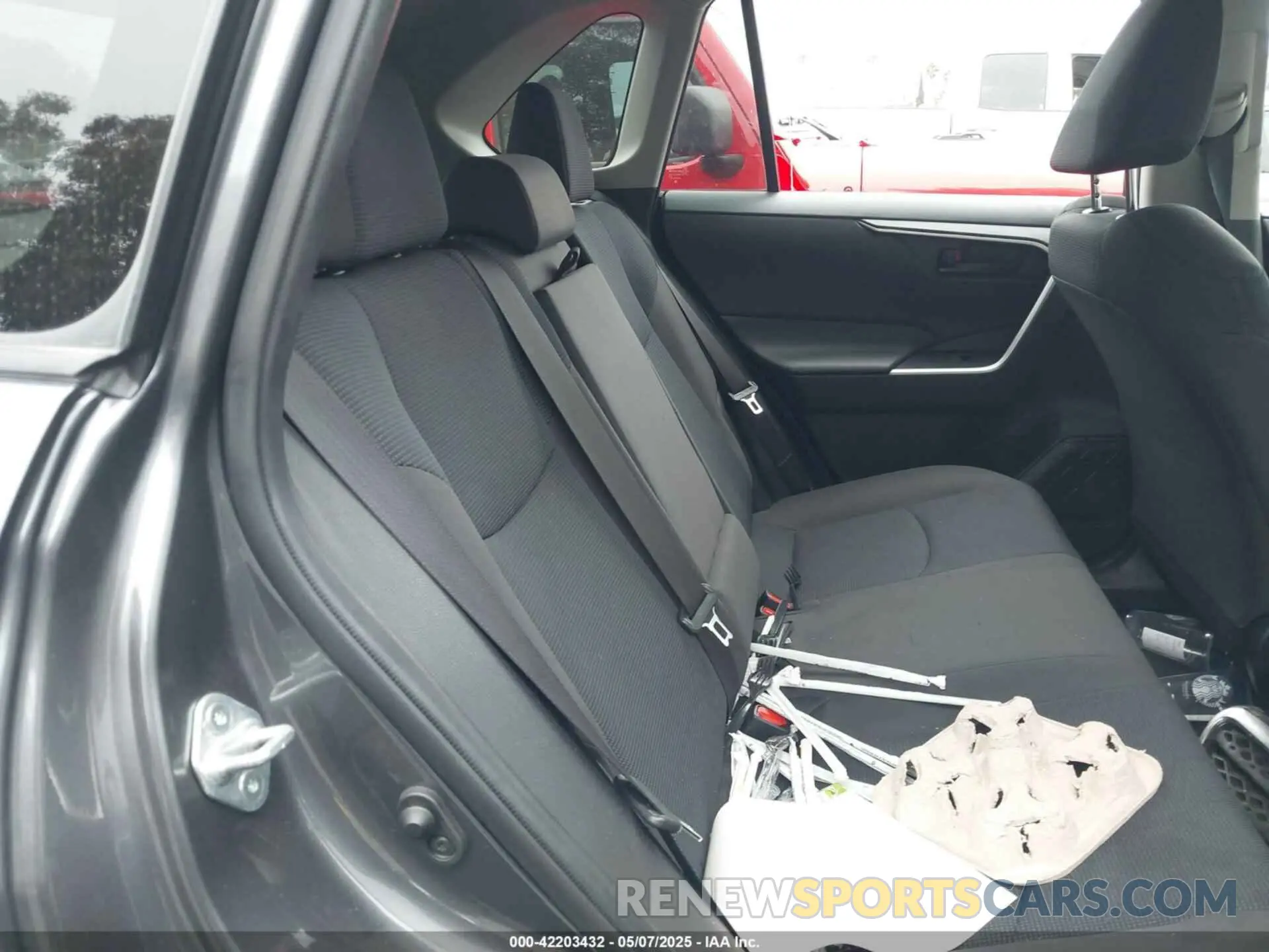 8 fotografías del automóvil dañado JTMLWRFV8LD537361 TOYOTA RAV4 HYBRID 2020