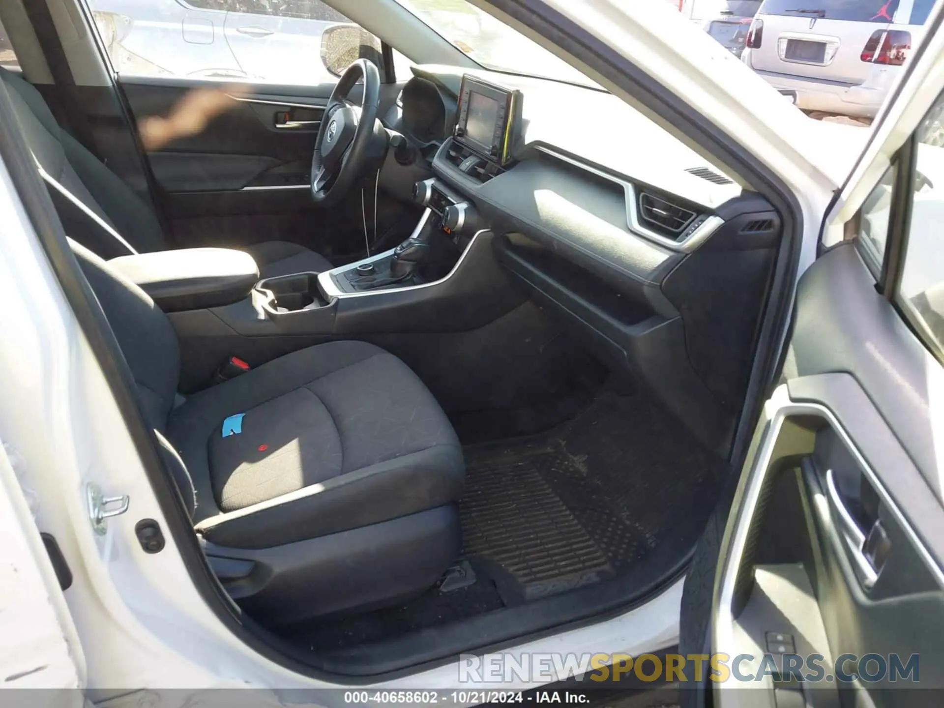 5 fotografías del automóvil dañado JTMRWRFV3LD059649 TOYOTA RAV4 HYBRID 2020