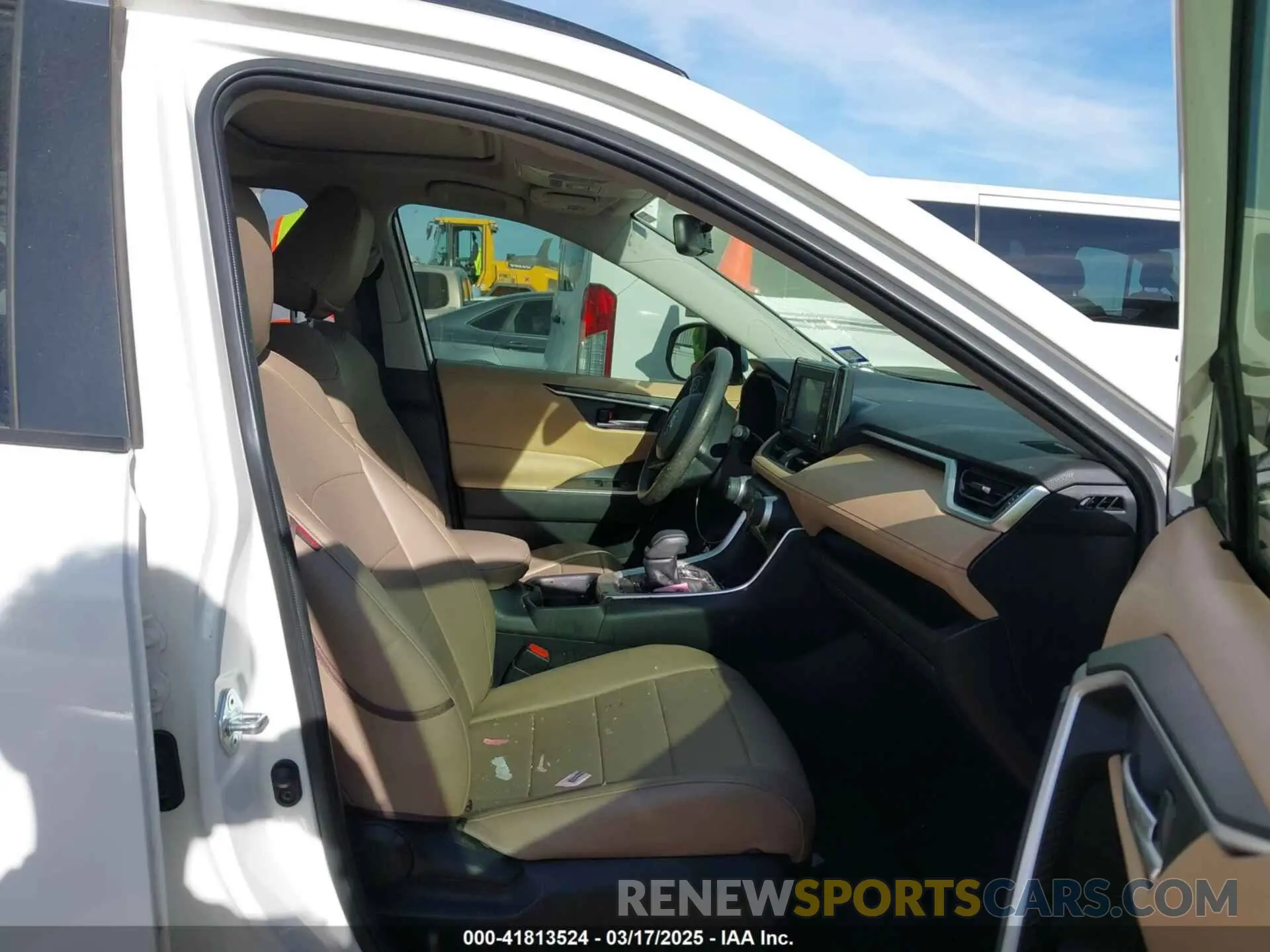 5 fotografías del automóvil dañado JTMRWRFV6LD549163 TOYOTA RAV4 HYBRID 2020